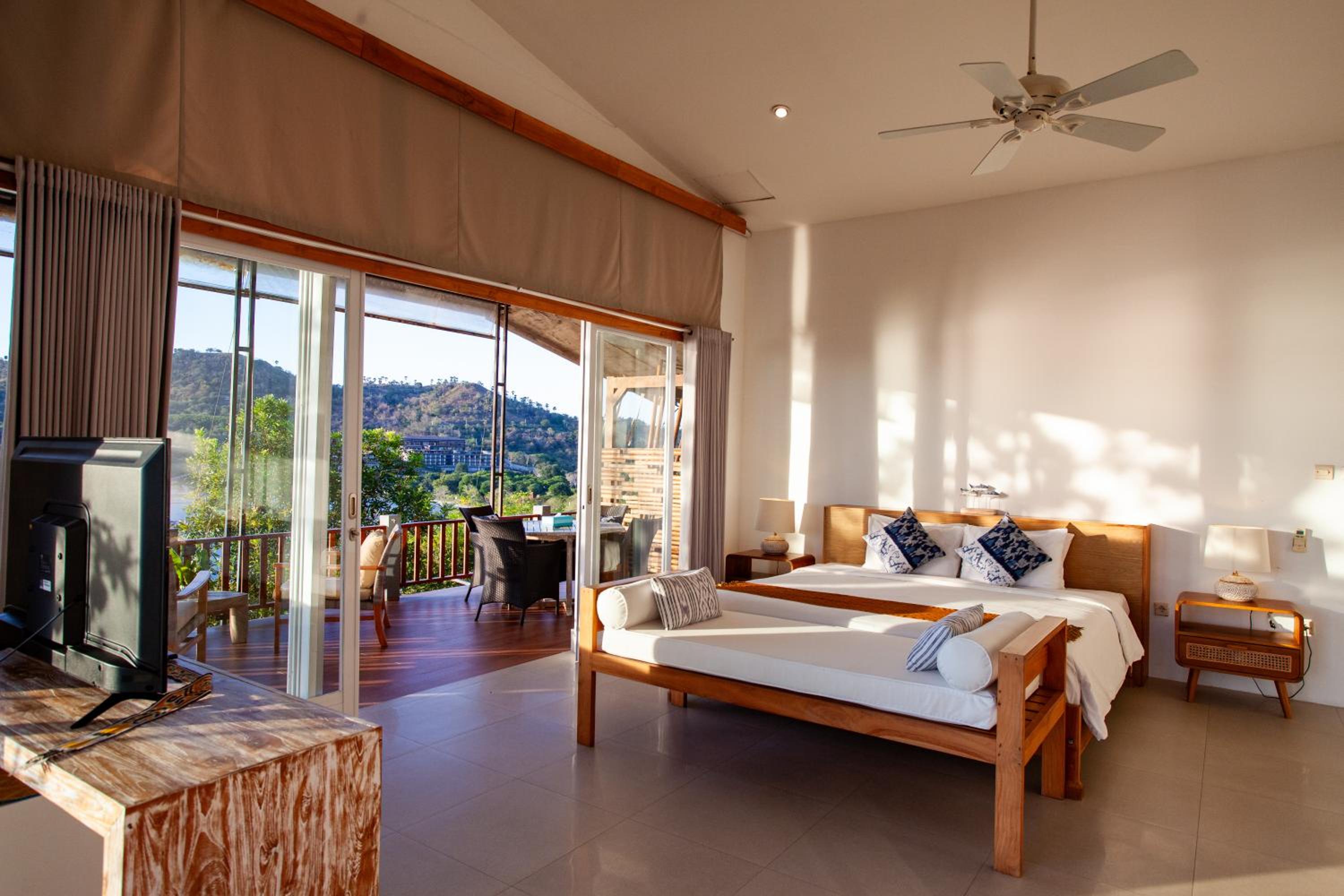 Double Room with Balcony and Sea View