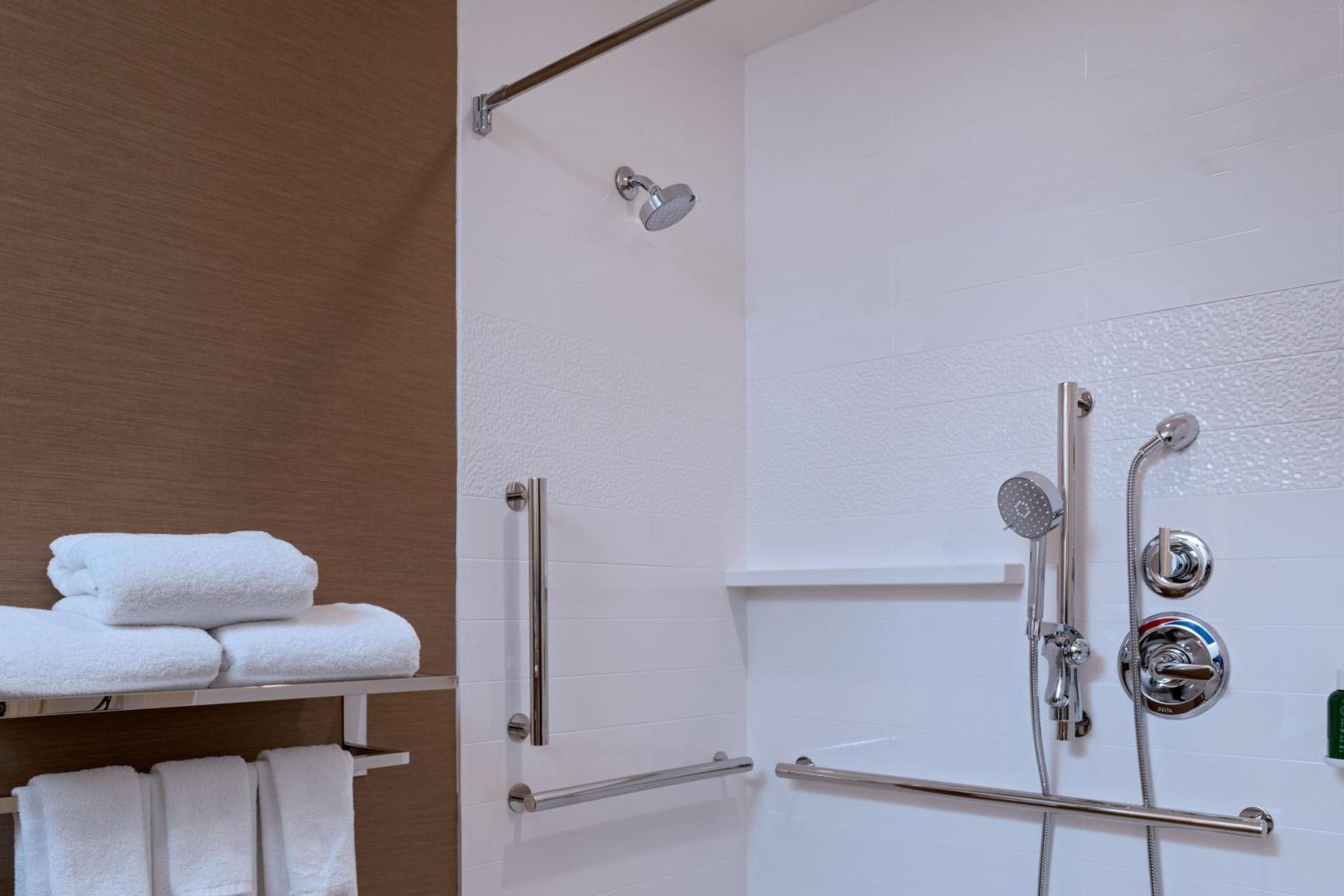 King Room with Roll-in Shower - Mobility and Hearing Accessible - Photo 5