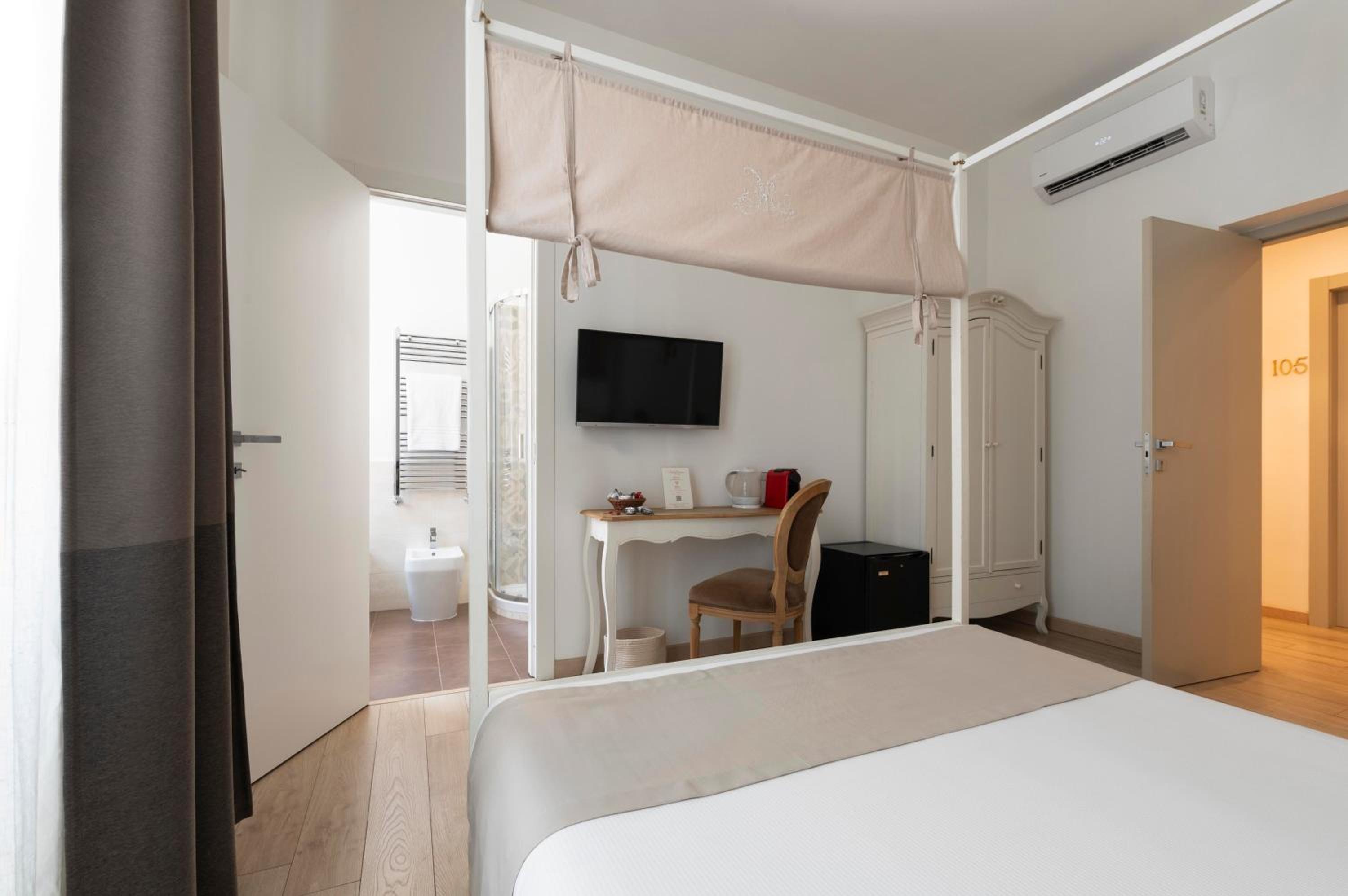 Deluxe Double Room photo 2
