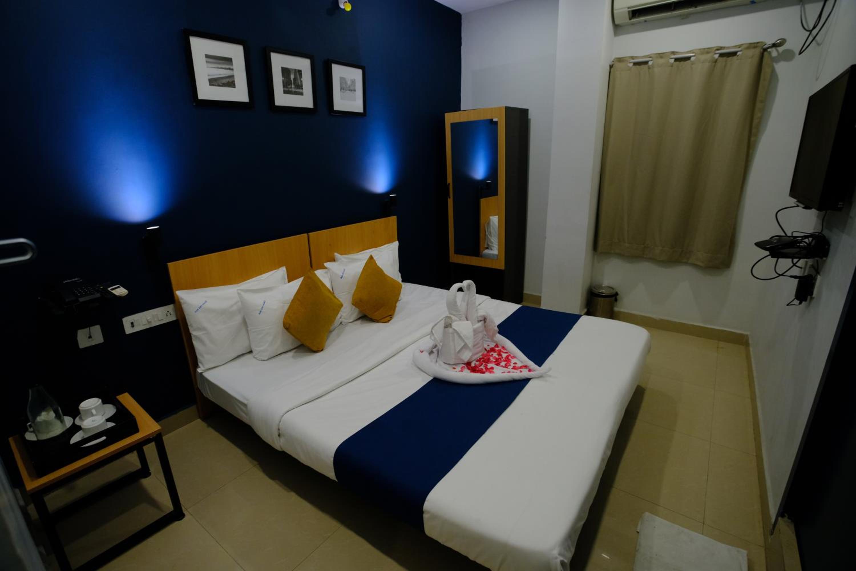 Deluxe Double Room - Photo 11