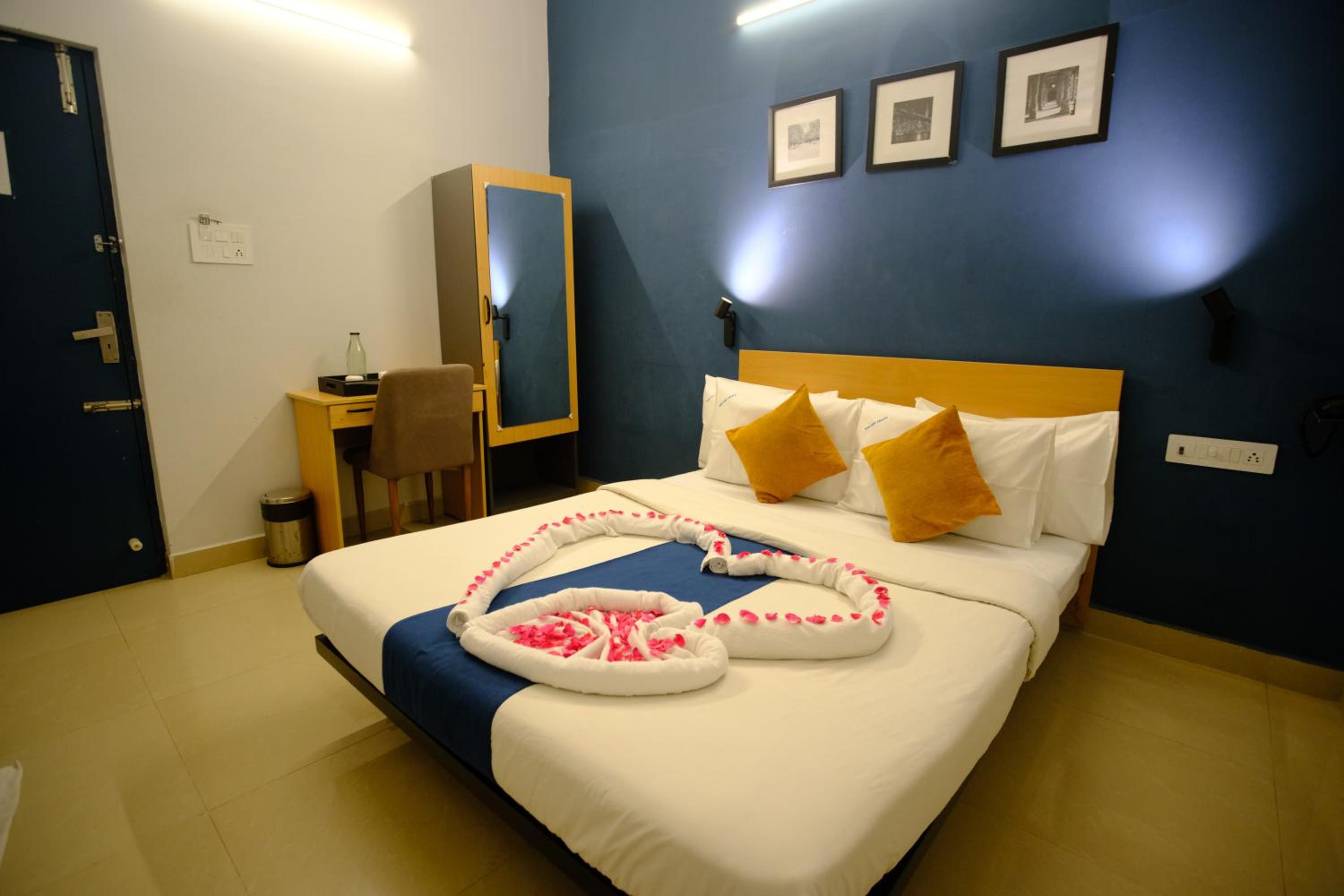 Deluxe Double Room - Photo 1