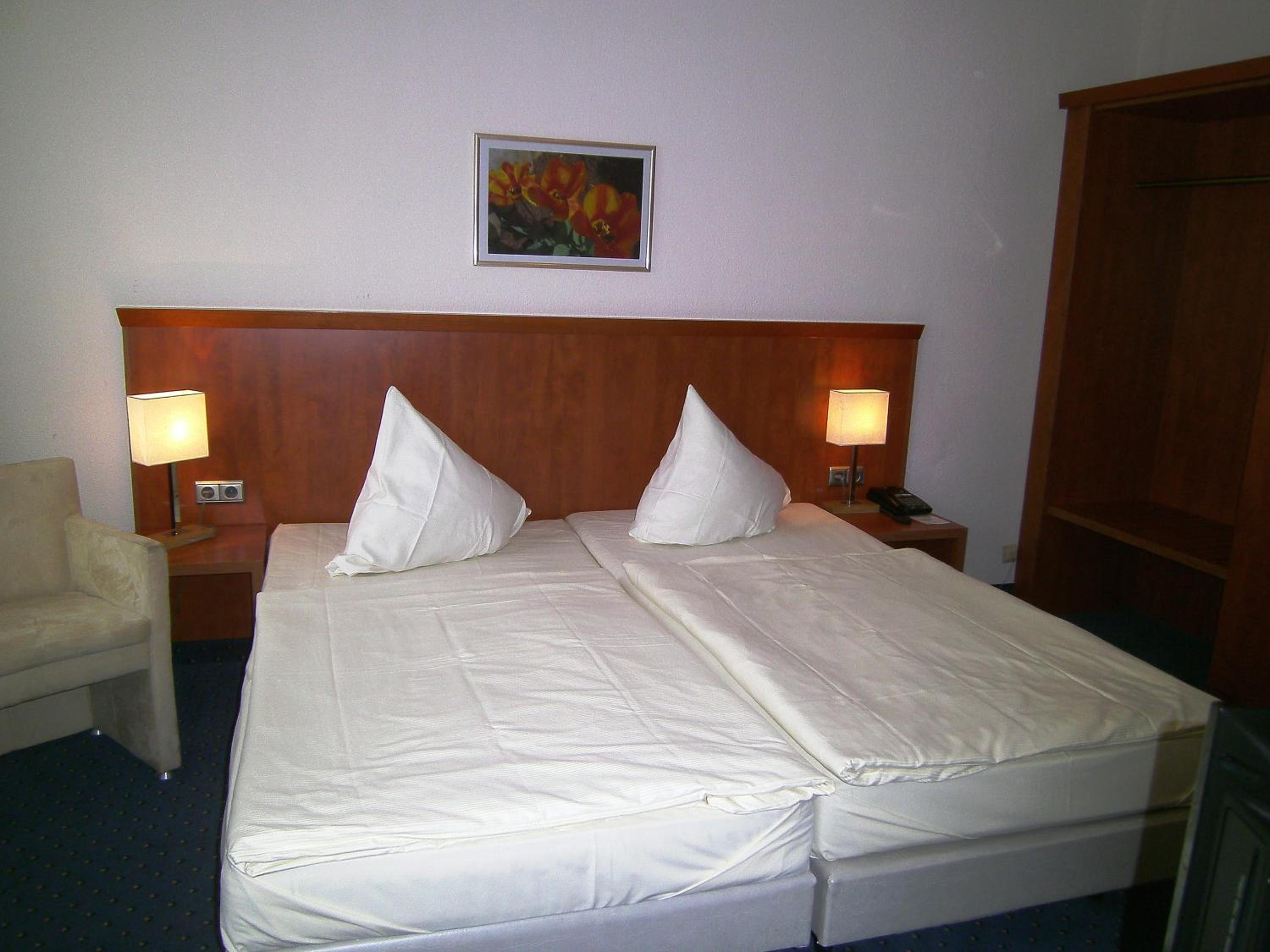 Standard Double Room - Photo 8