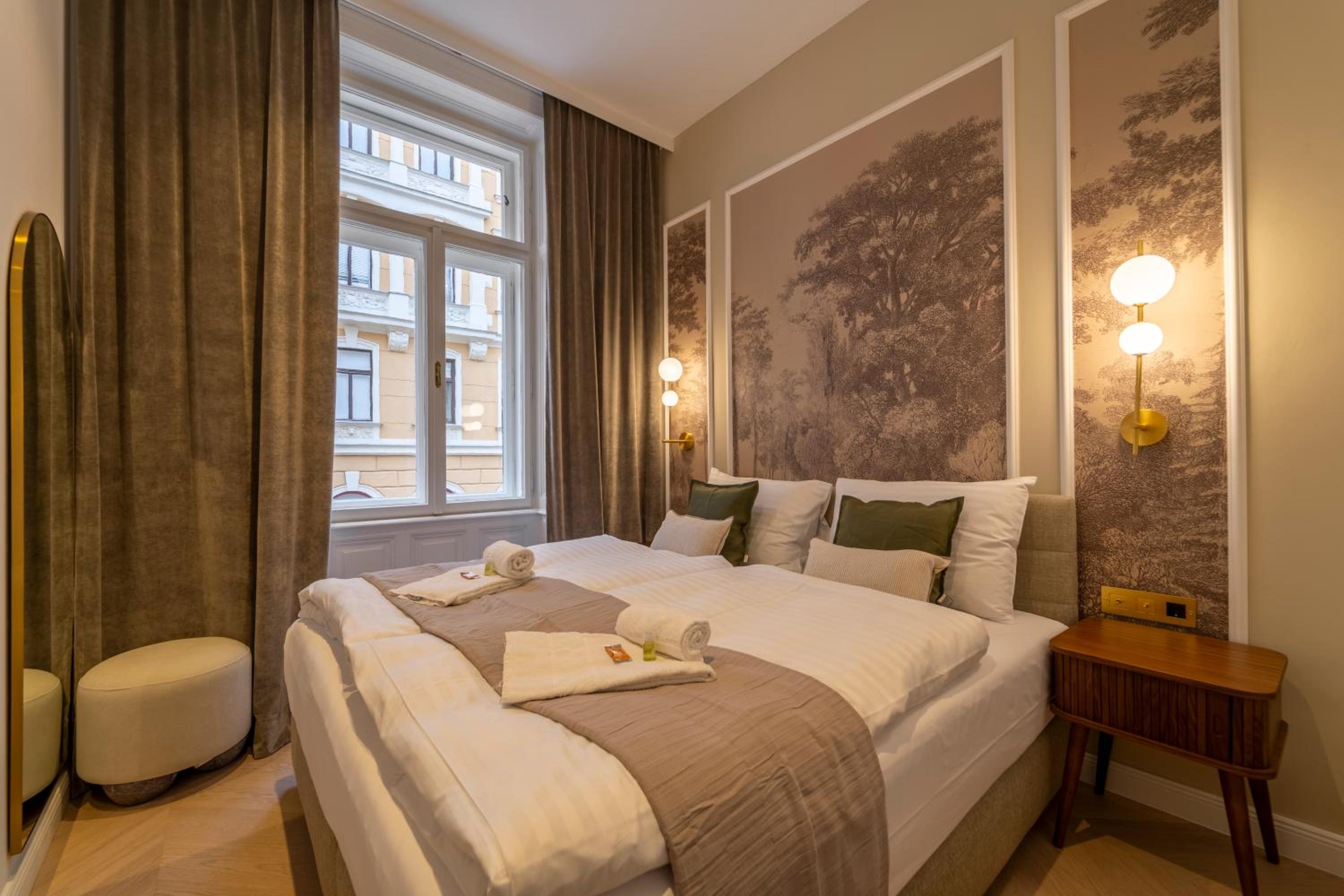 Four-Bedroom Deluxe Apartment