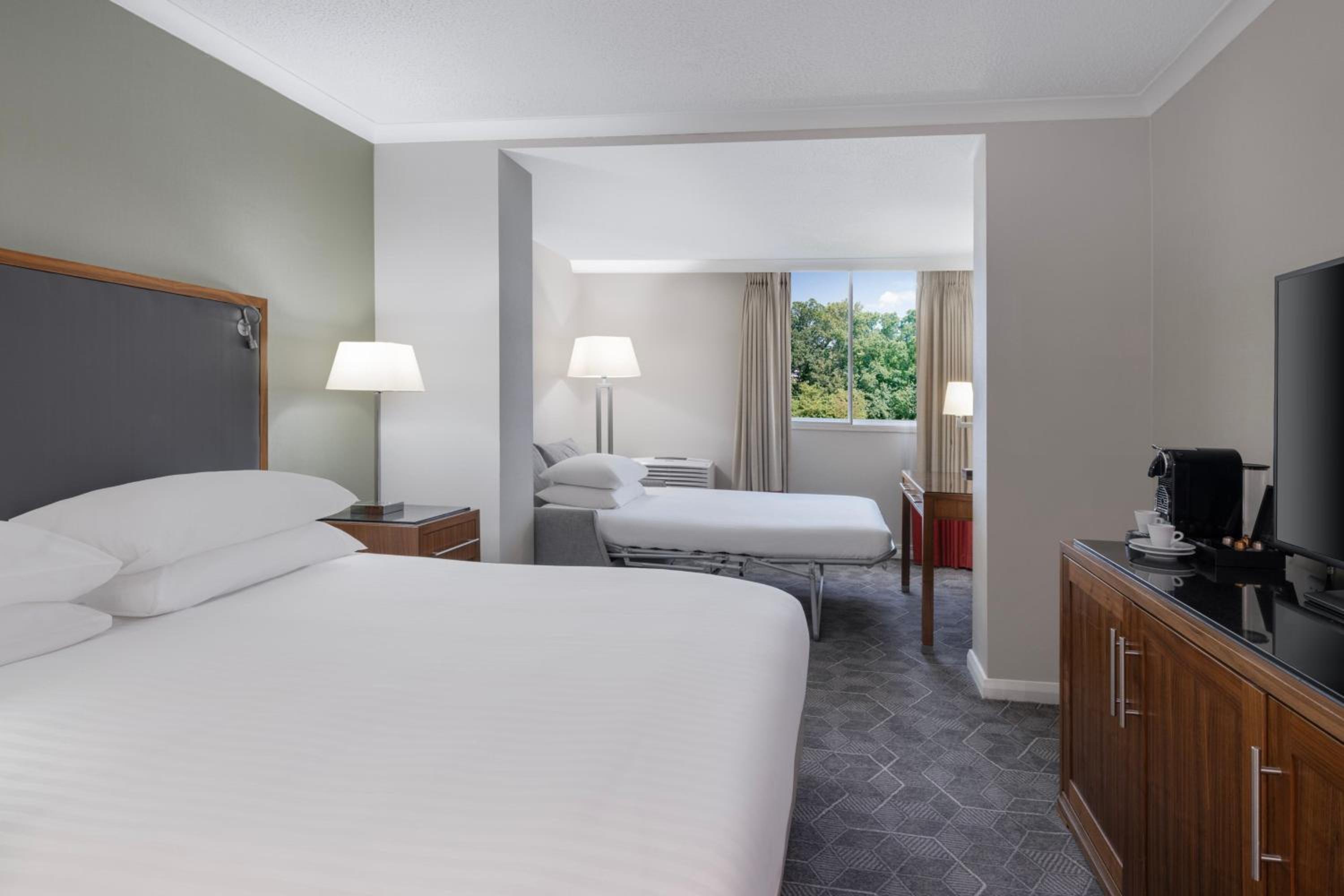 Premium Room with Sofa Bed - Photo 7