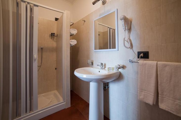 Deluxe Double Room with Extra Bed photo 2