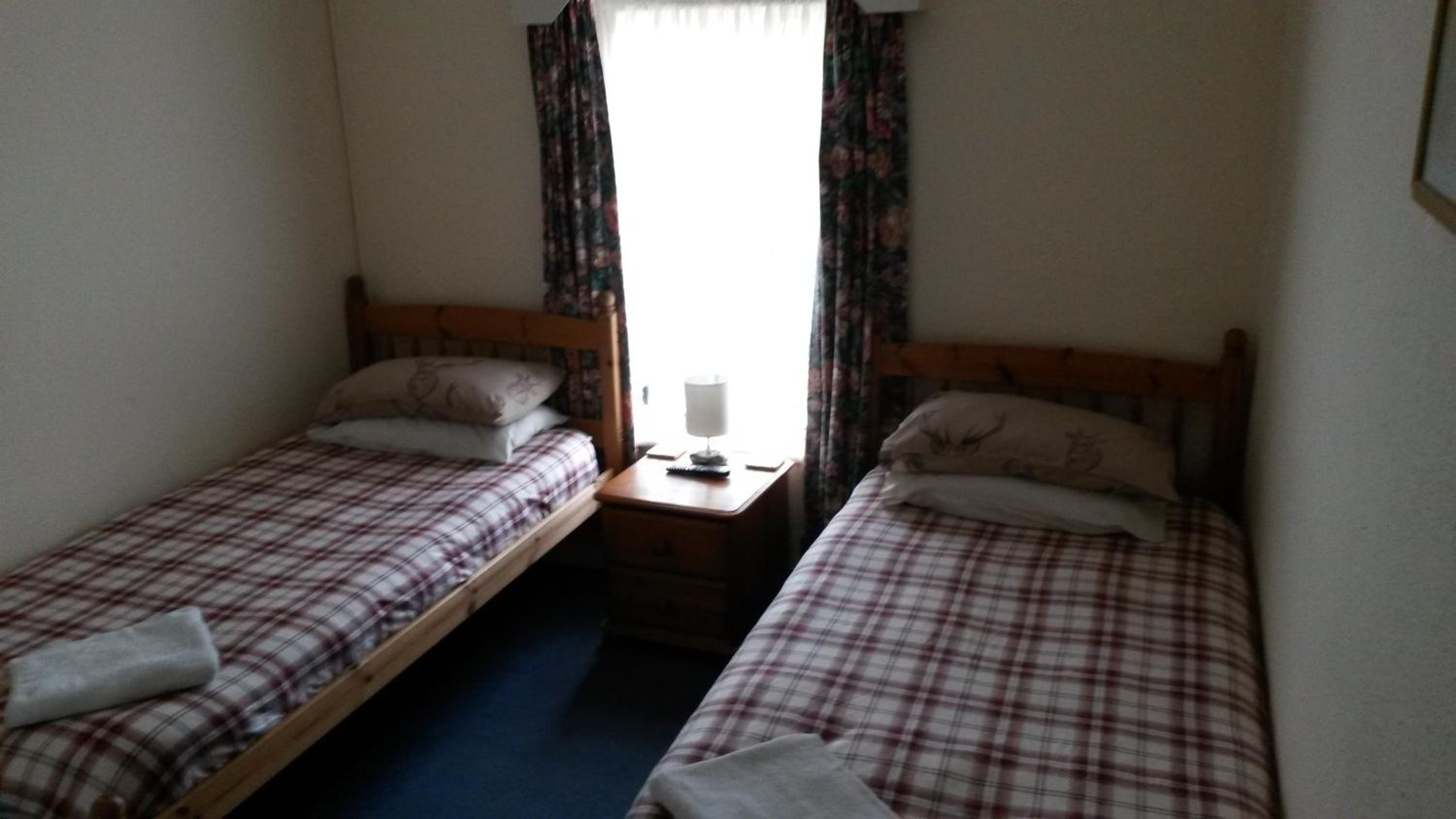 Twin Room with Shower - Photo 4