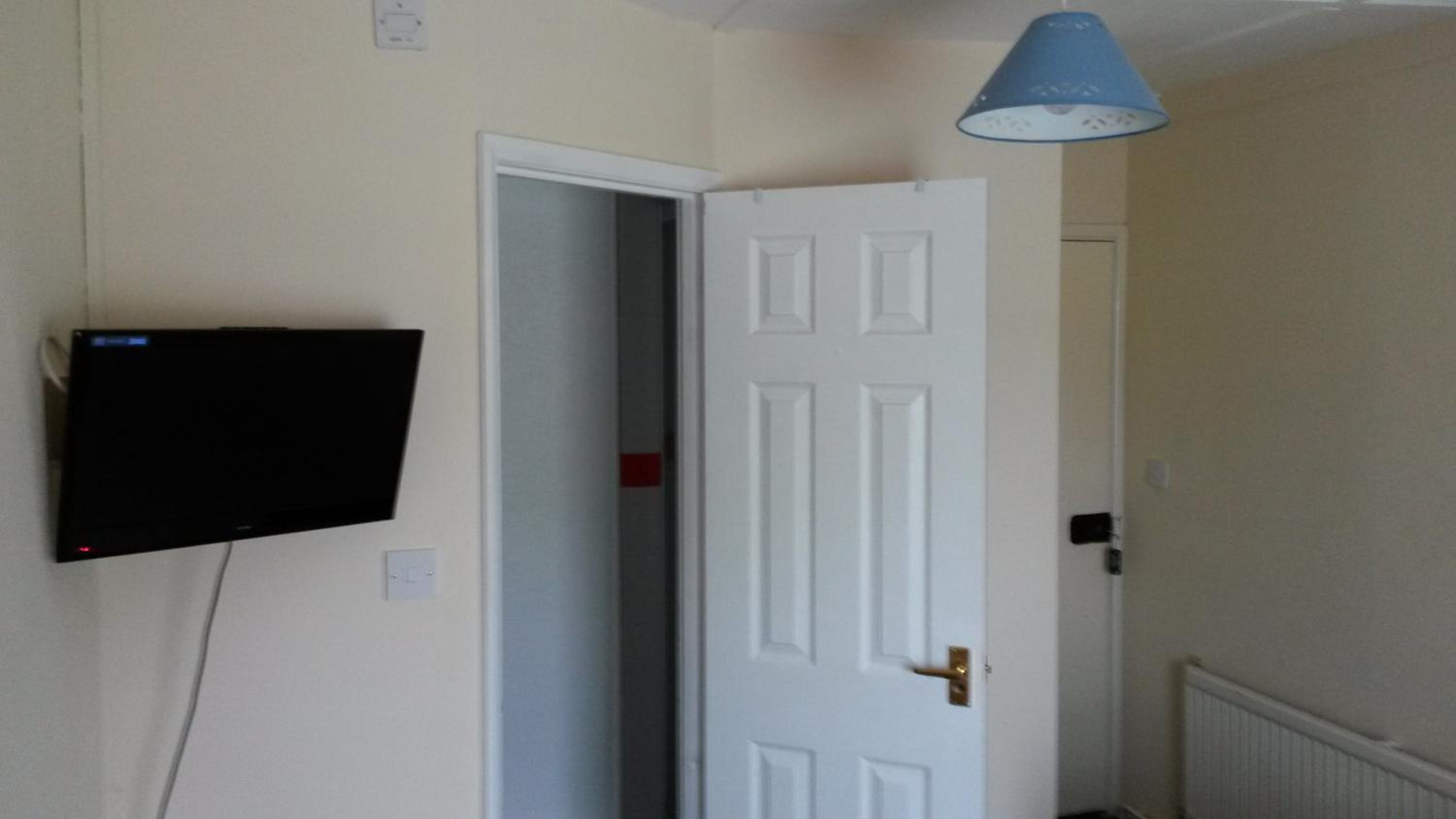 Twin Room with Shower - Photo 3