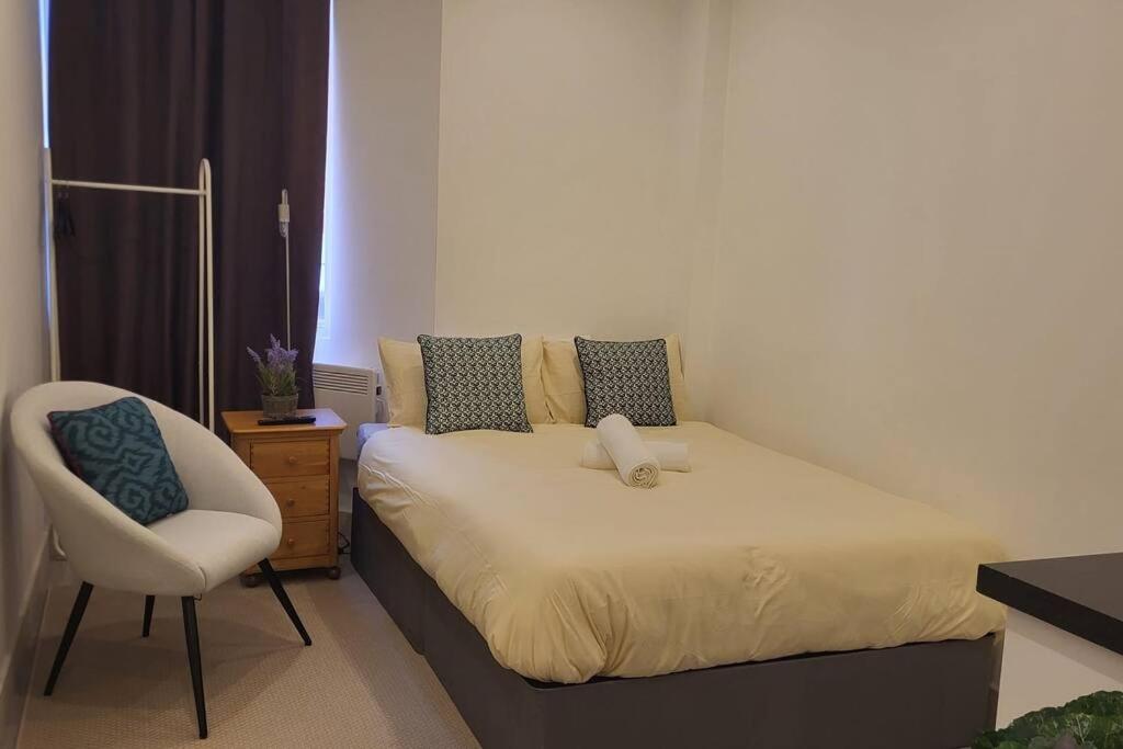 One-Bedroom Apartment photo 1