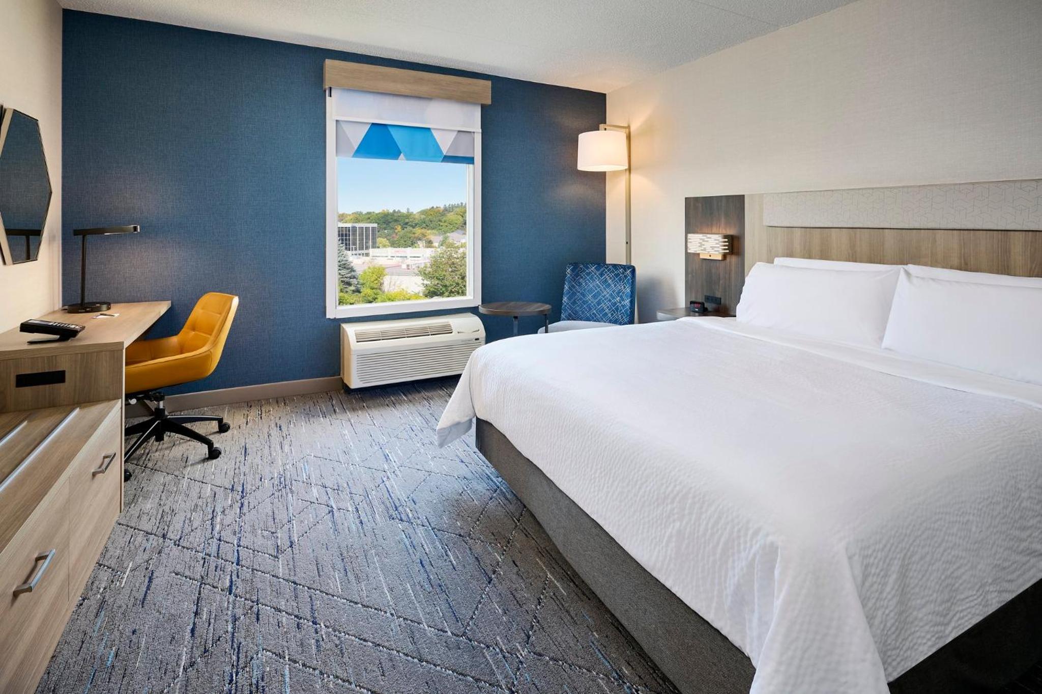 Standard King Room - Photo 4