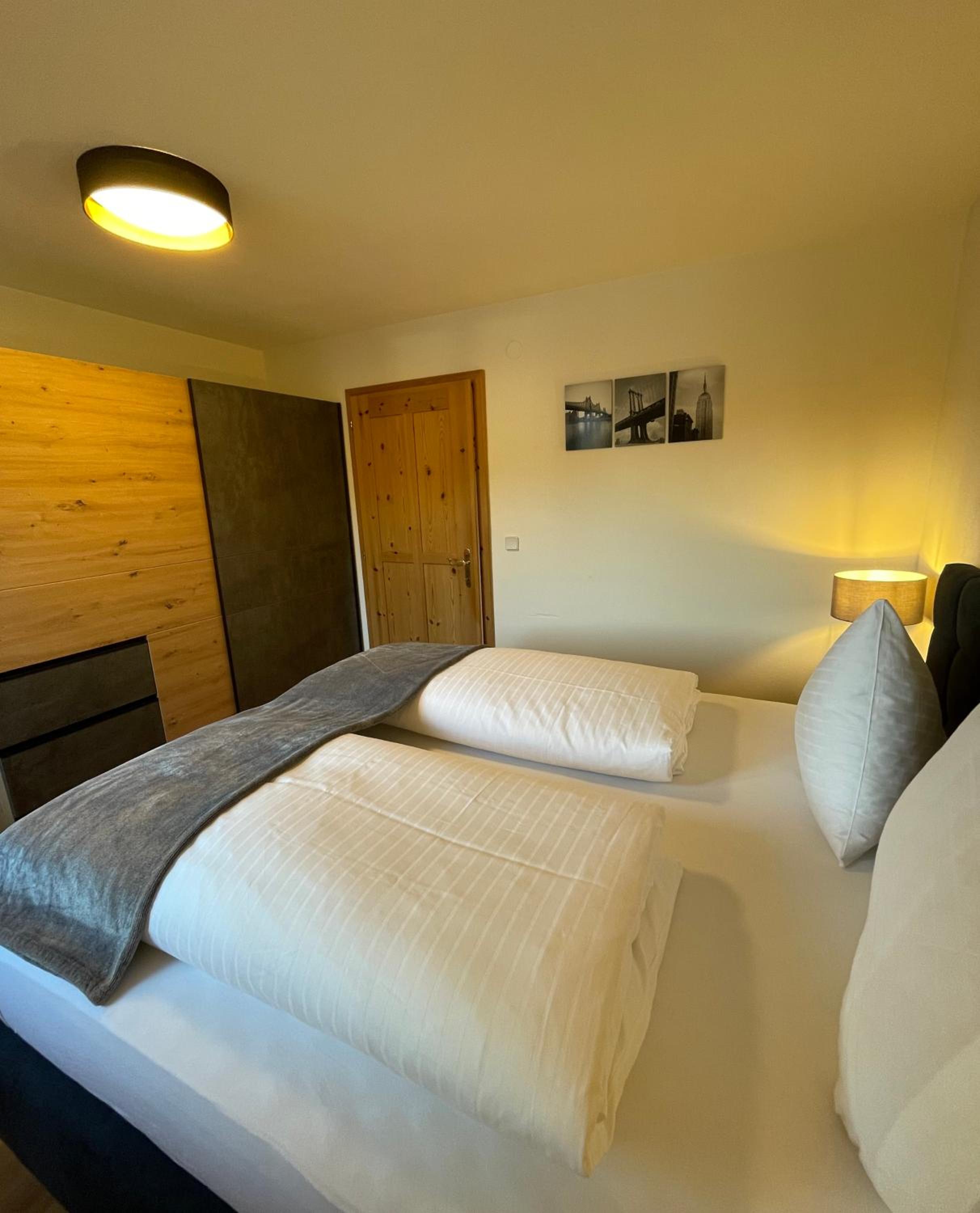 One-Bedroom Apartment with Lake View photo 3