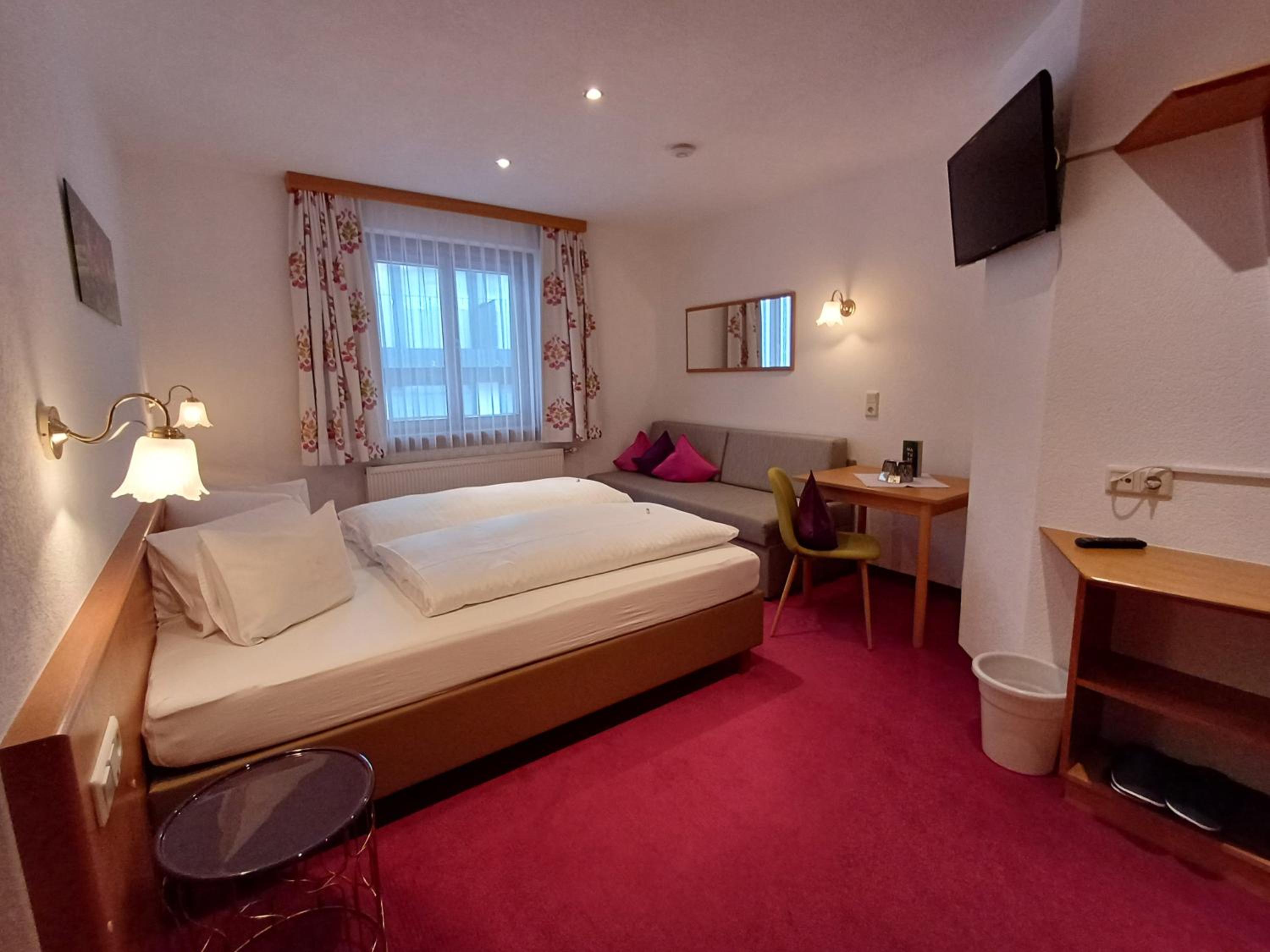 Budget Double Room photo 2