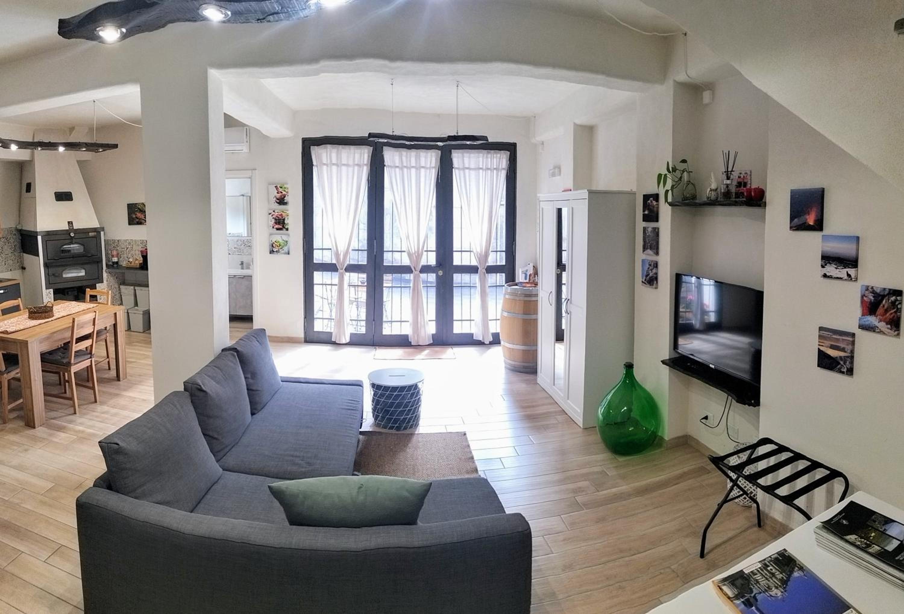 One-Bedroom Apartment photo 1