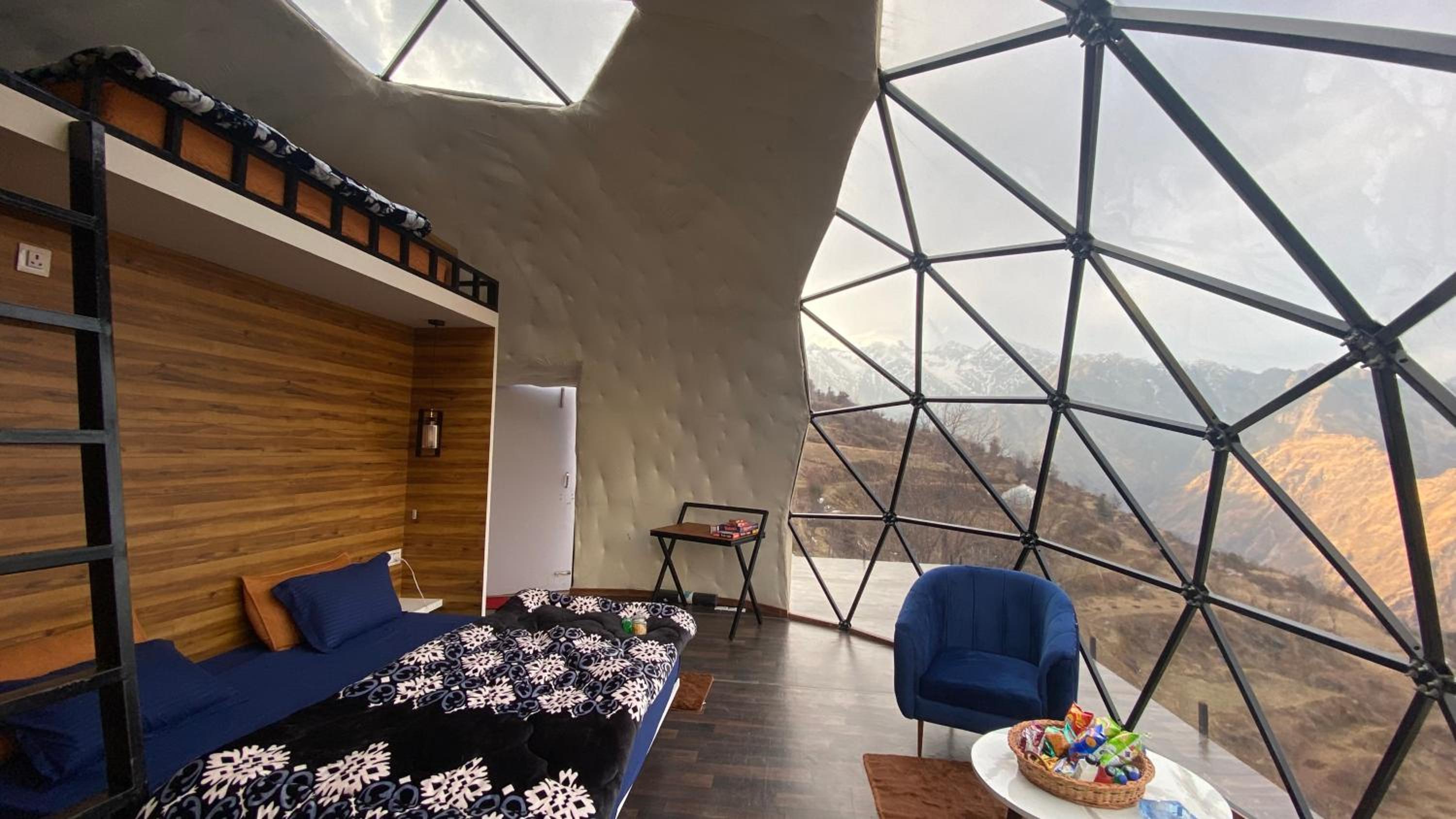 Family Room with Mountain View - Photo 10