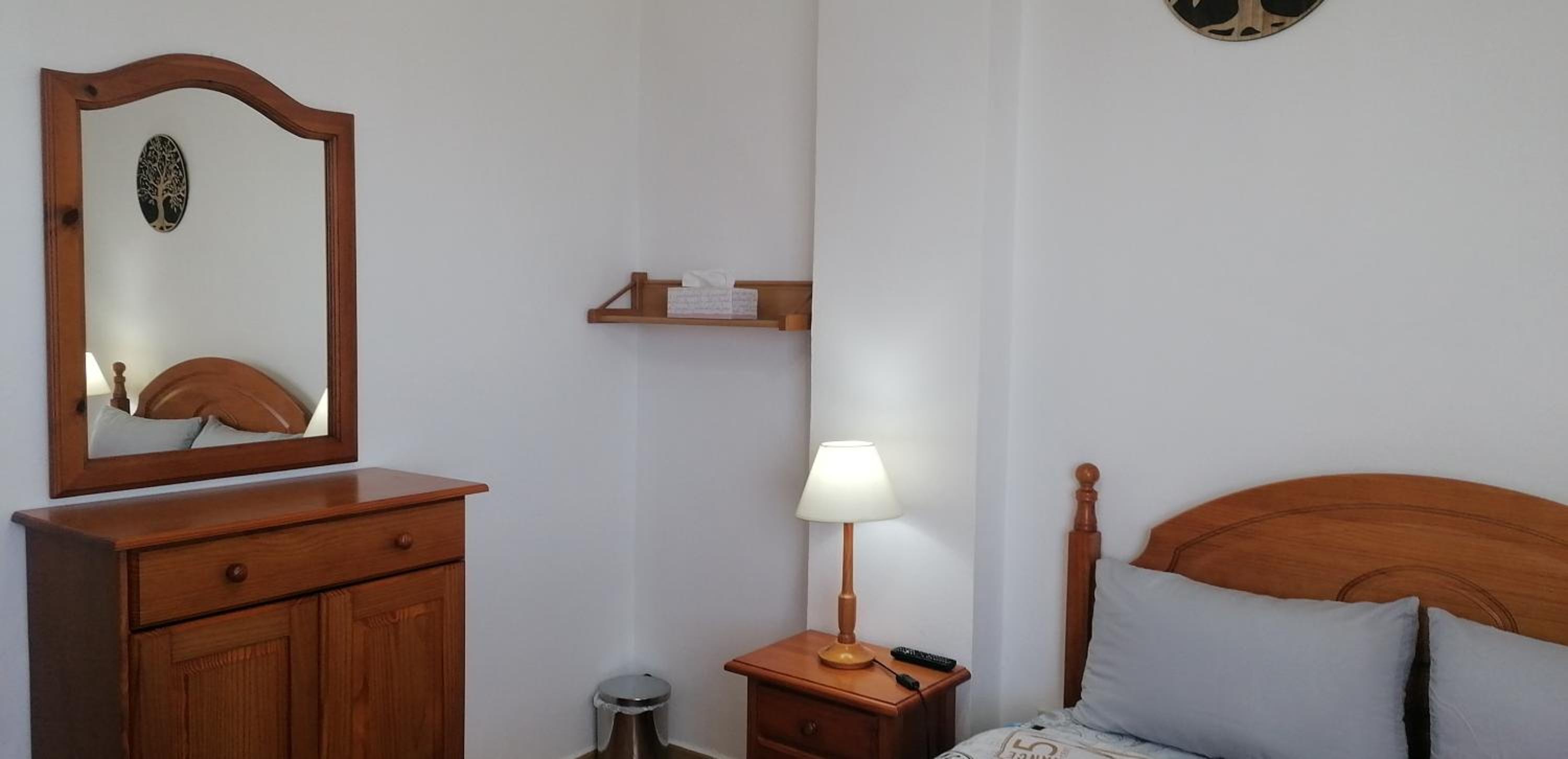 Queen Room with Balcony - Photo 10