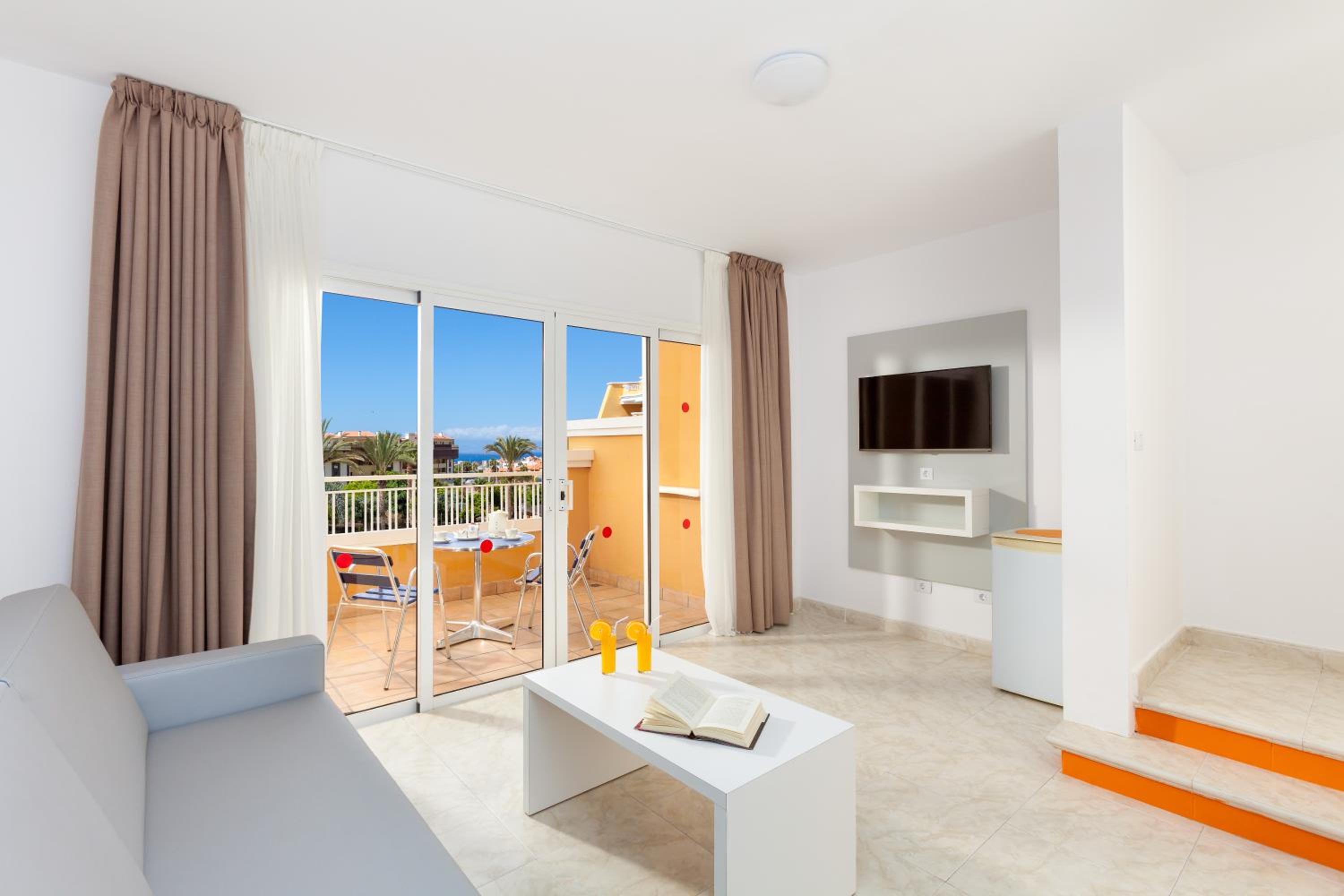 Suite Junior (2 Adultos + 1 Niño) Suite Junior (2 Adultos + 1 Niño)