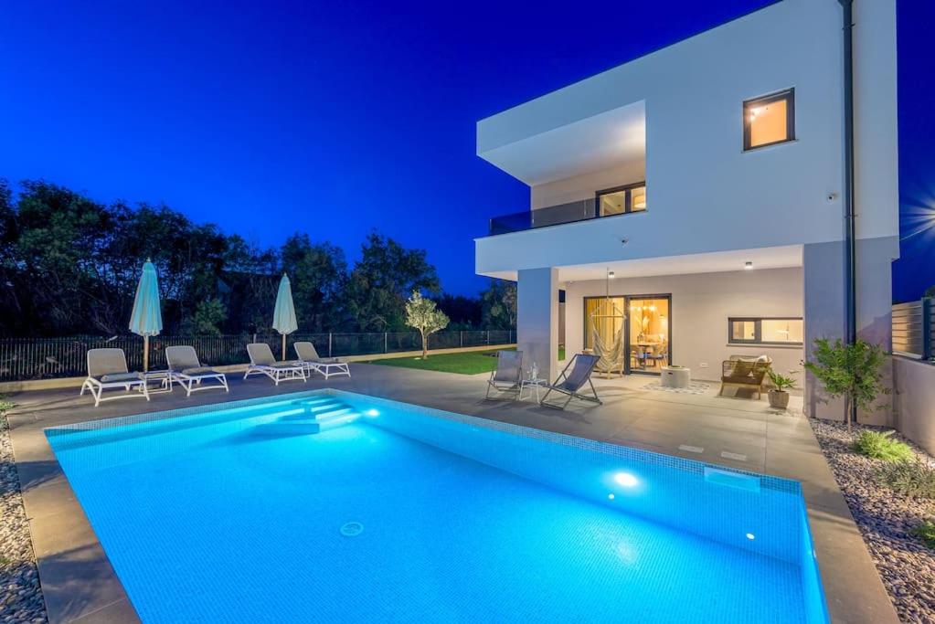 Three-Bedroom Villa photo 2