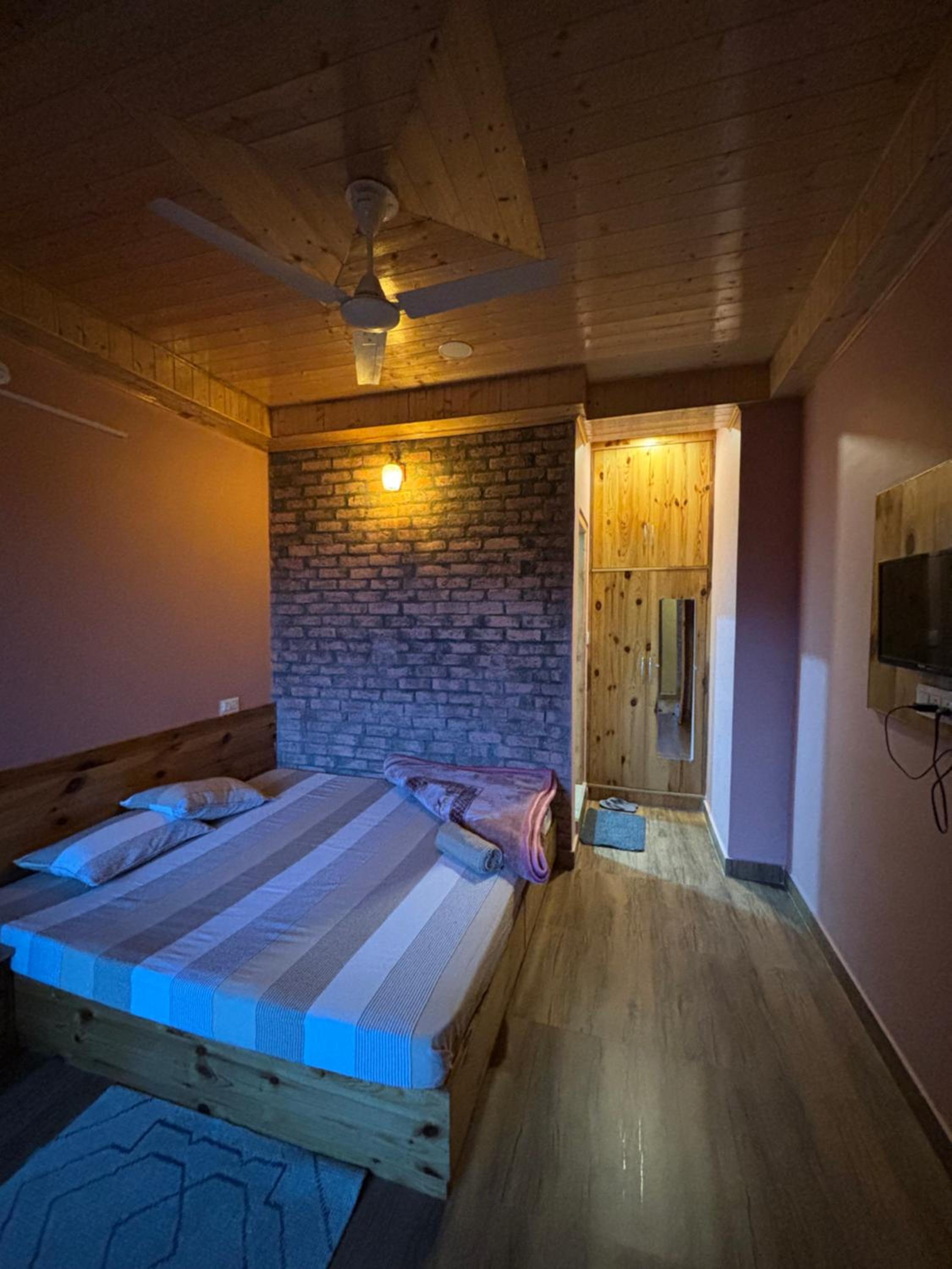 King Room with Mountain View photo 3