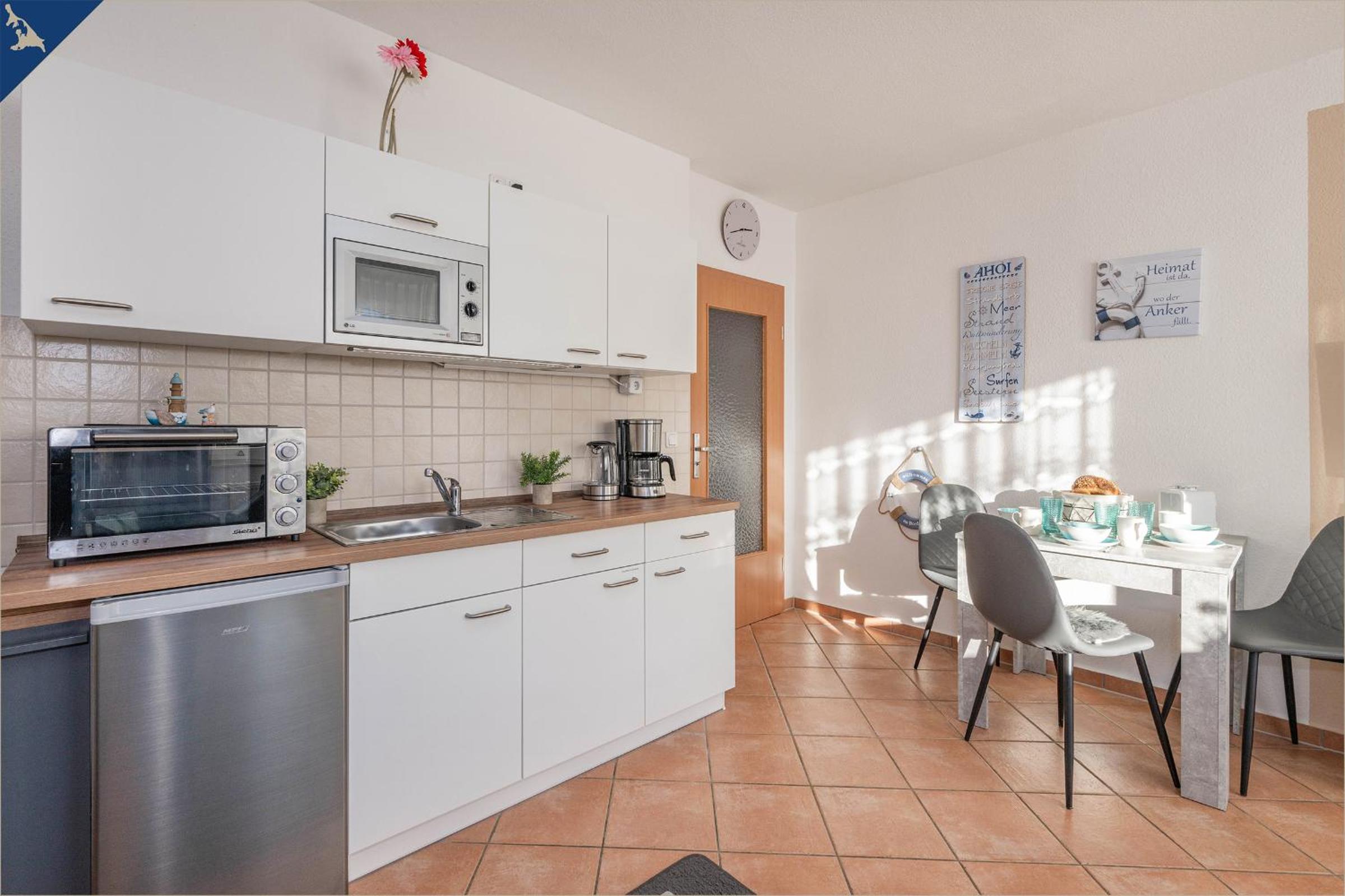 Apartment with Balcony photo 3