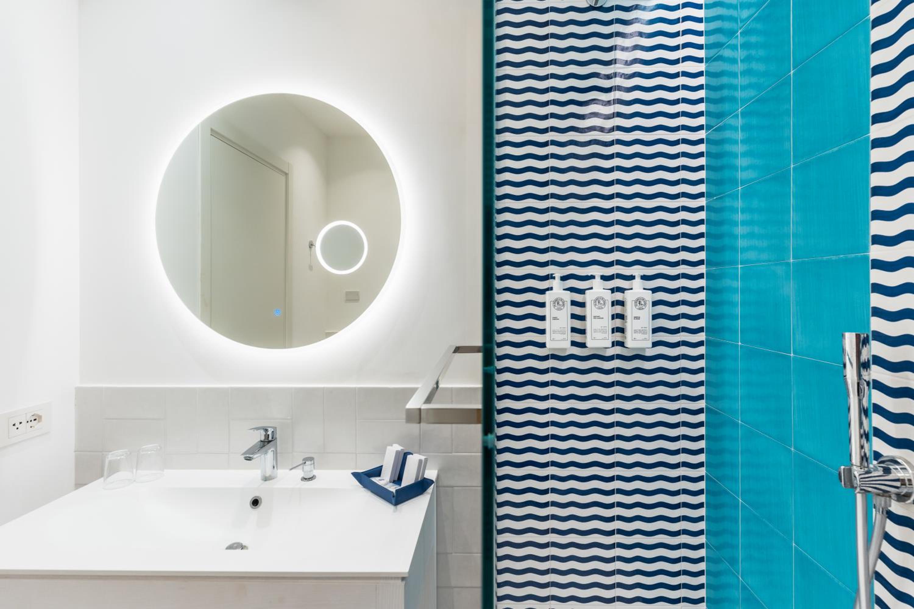 Standard Double or Twin Room with Balcony - Photo 3