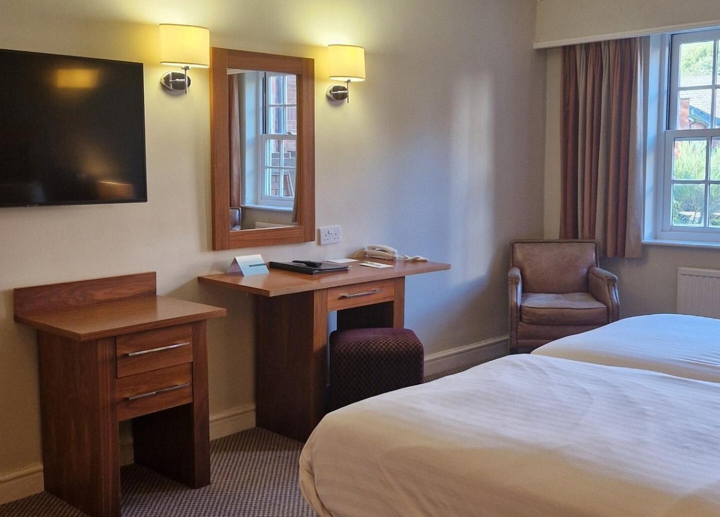 Standard Twin Room - Non-Smoking - Photo 8