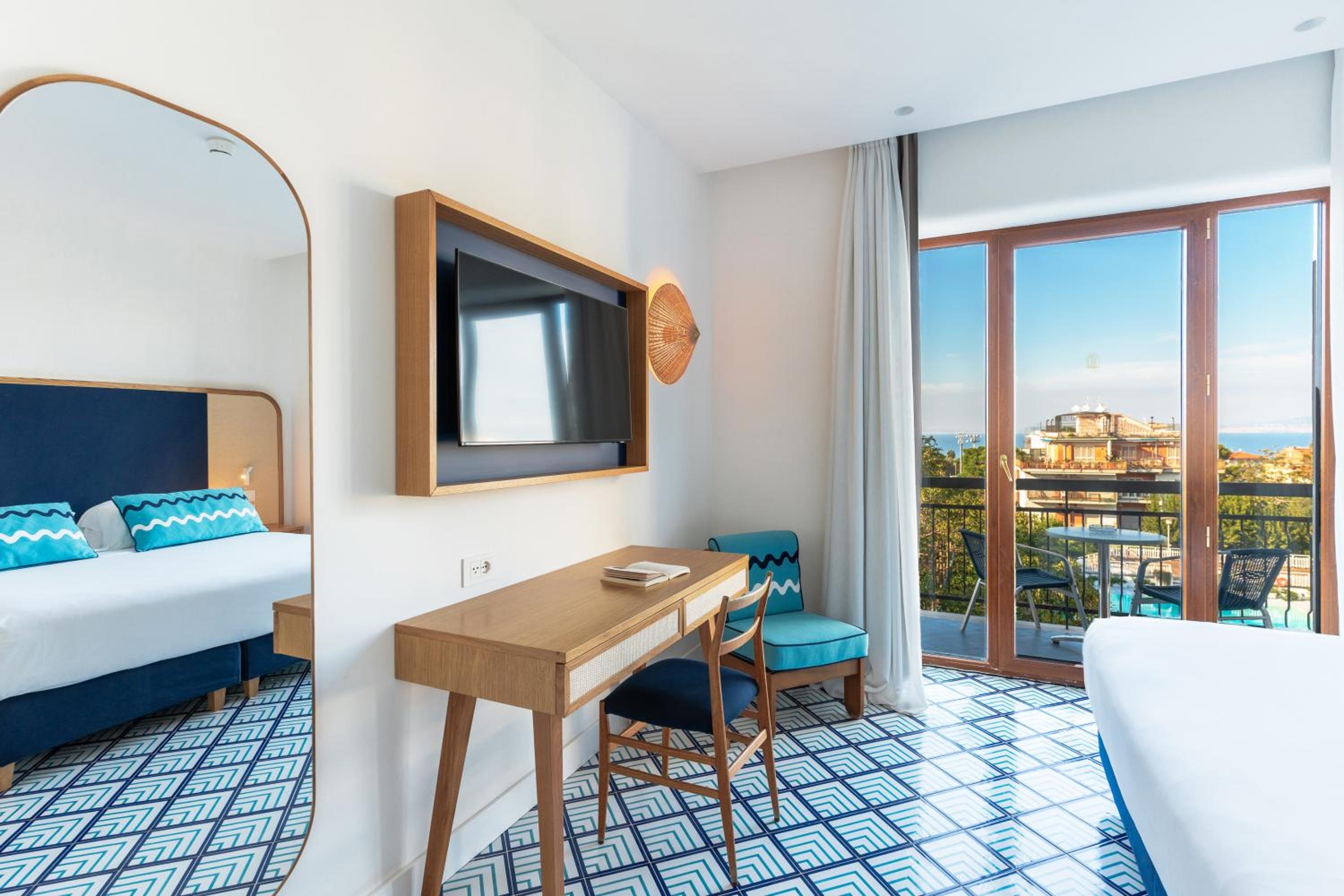 Superior Double or Twin Room with Balcony - Photo 1