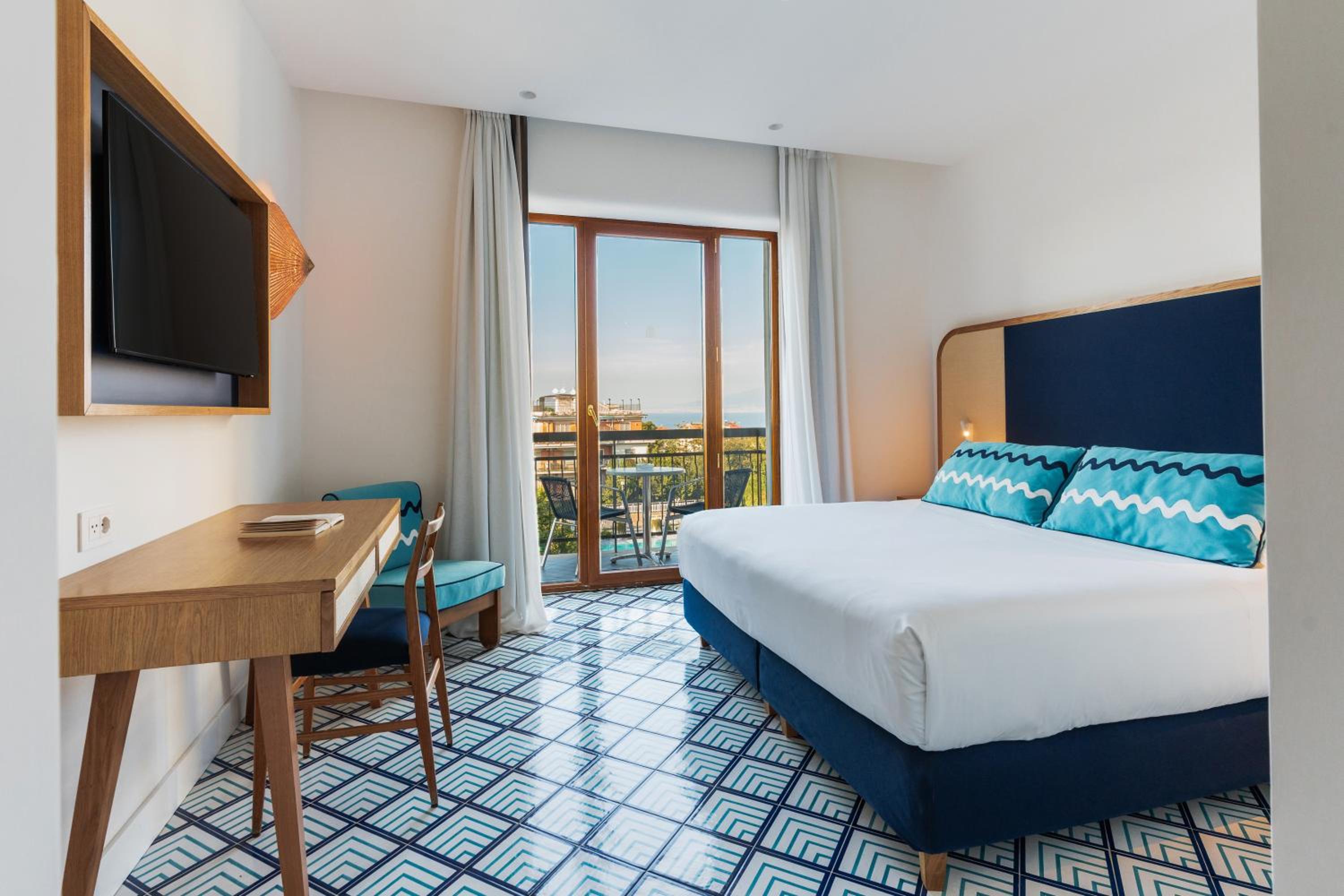 Superior Double or Twin Room with Balcony - Photo 10