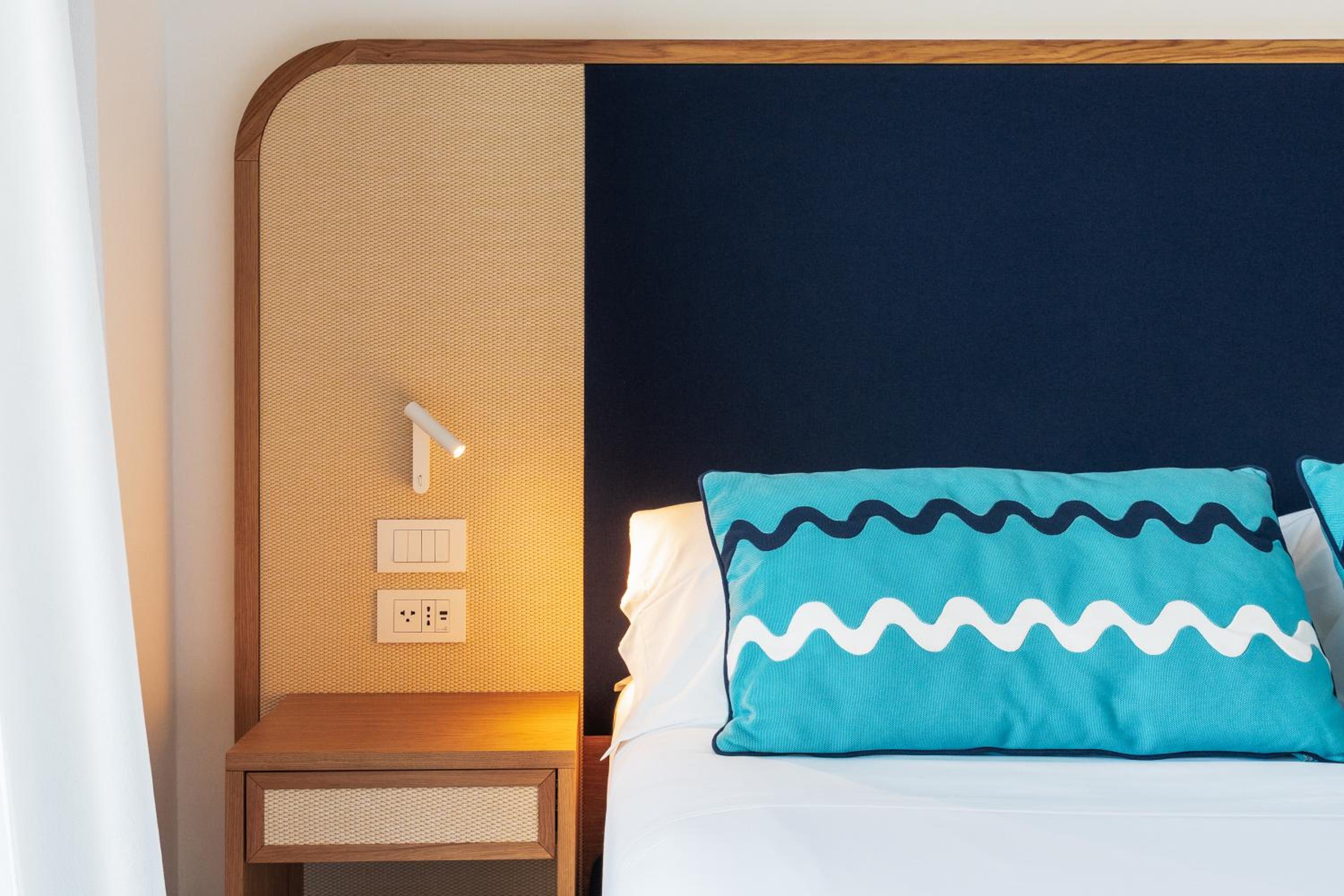 Superior Double or Twin Room with Balcony - Photo 9