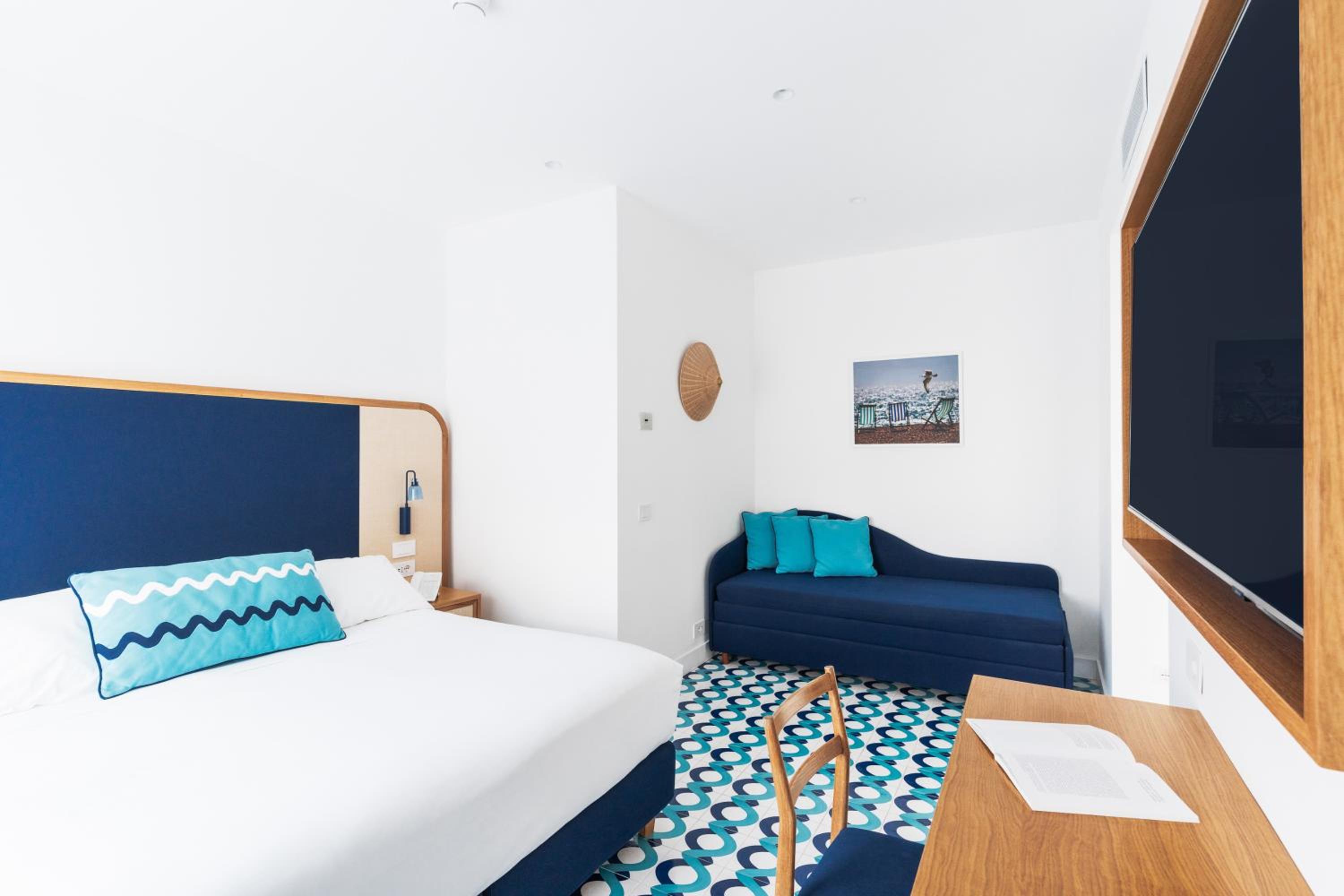 Deluxe Double or Twin Room - Photo 4