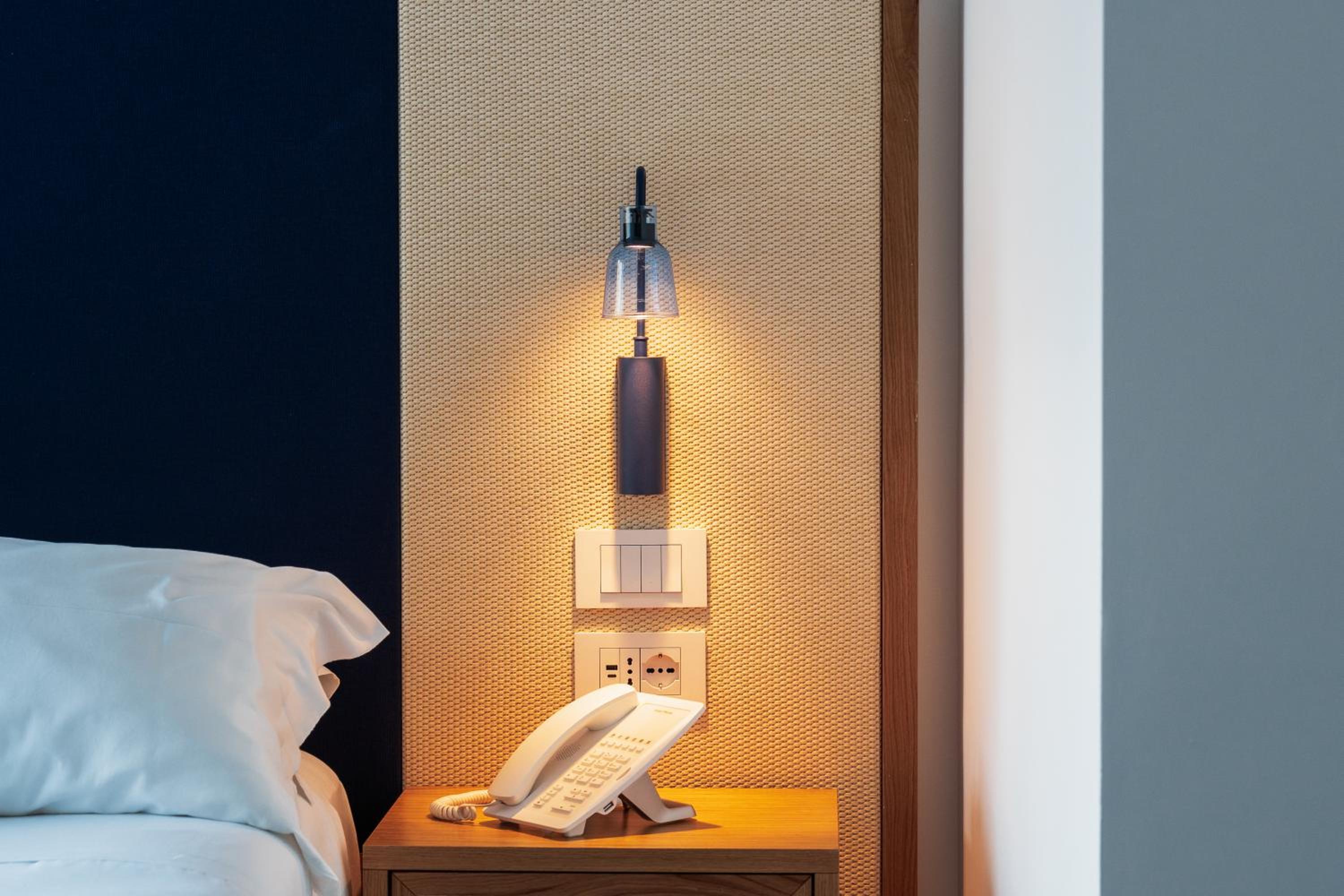 Deluxe Double or Twin Room - Photo 8