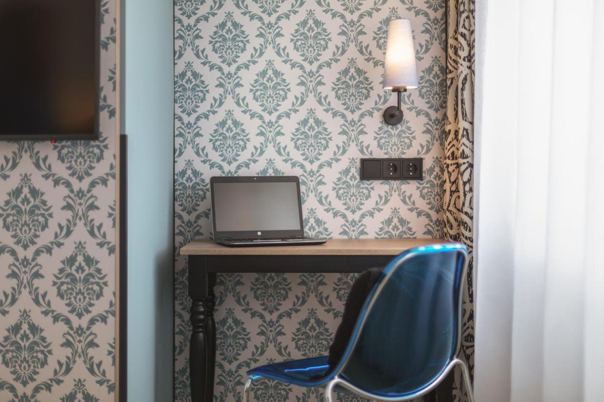 Cozy Queen Room - Photo 3