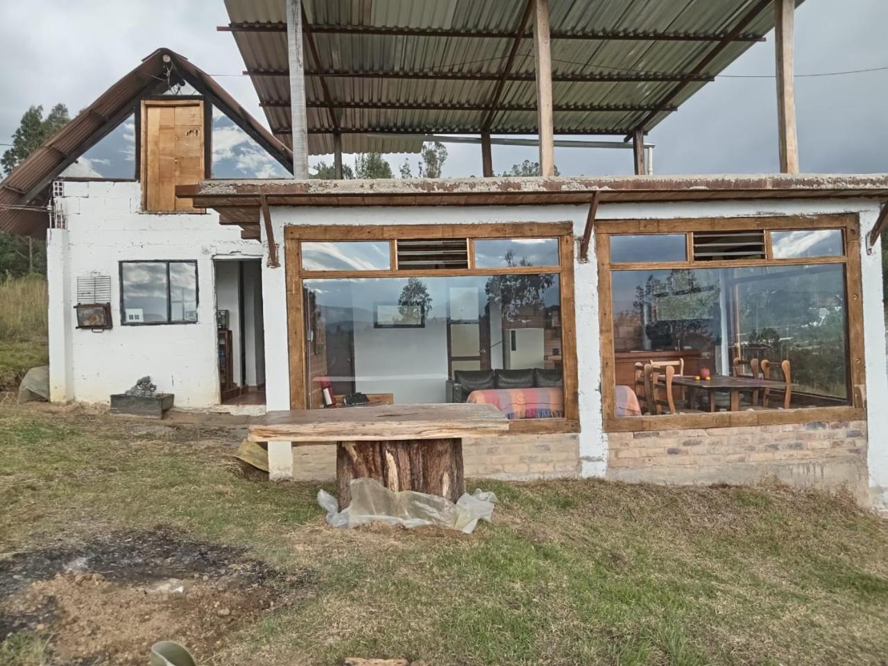 Three-Bedroom House photo 3