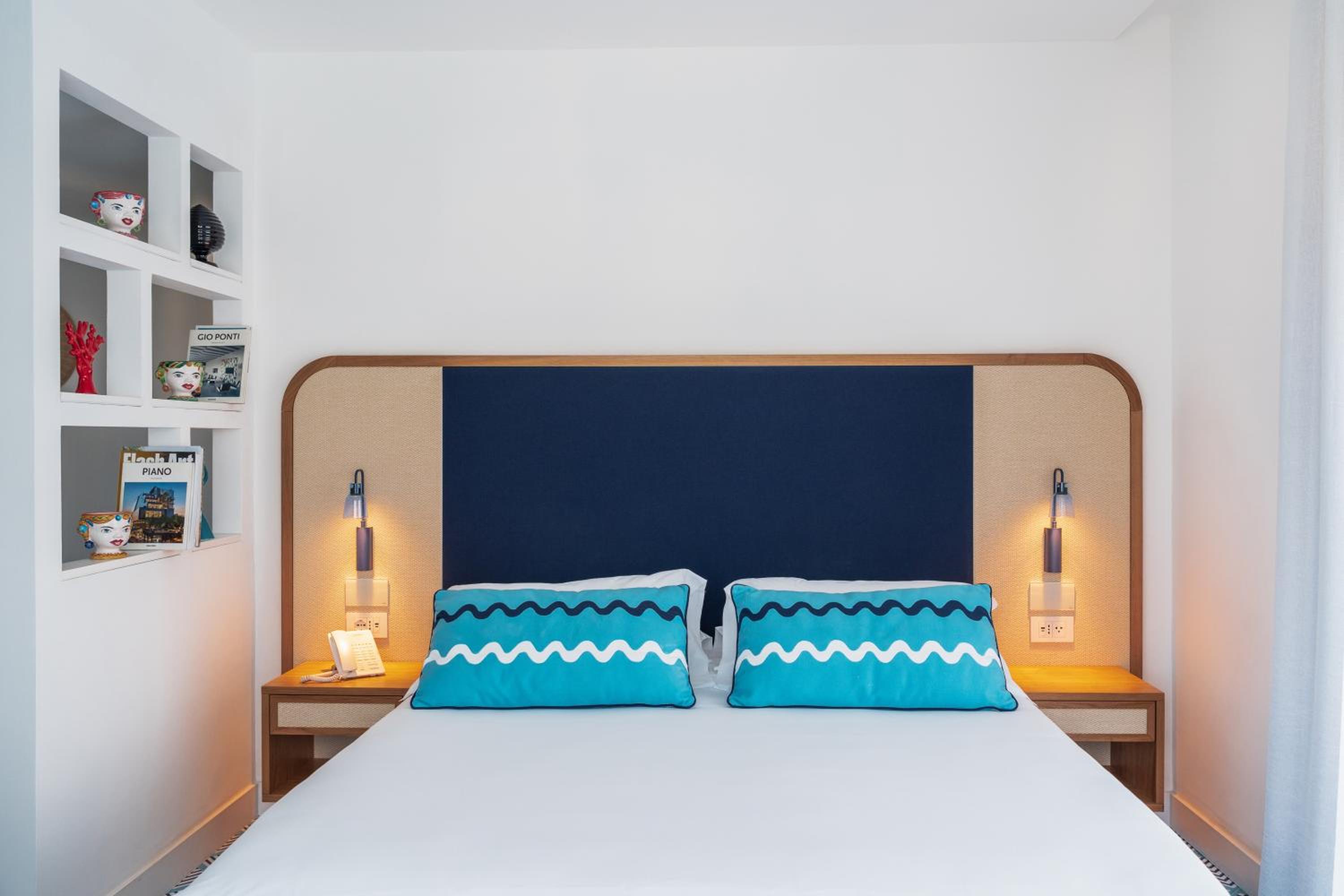 Deluxe Double Or Twin Room With Partial Sea View