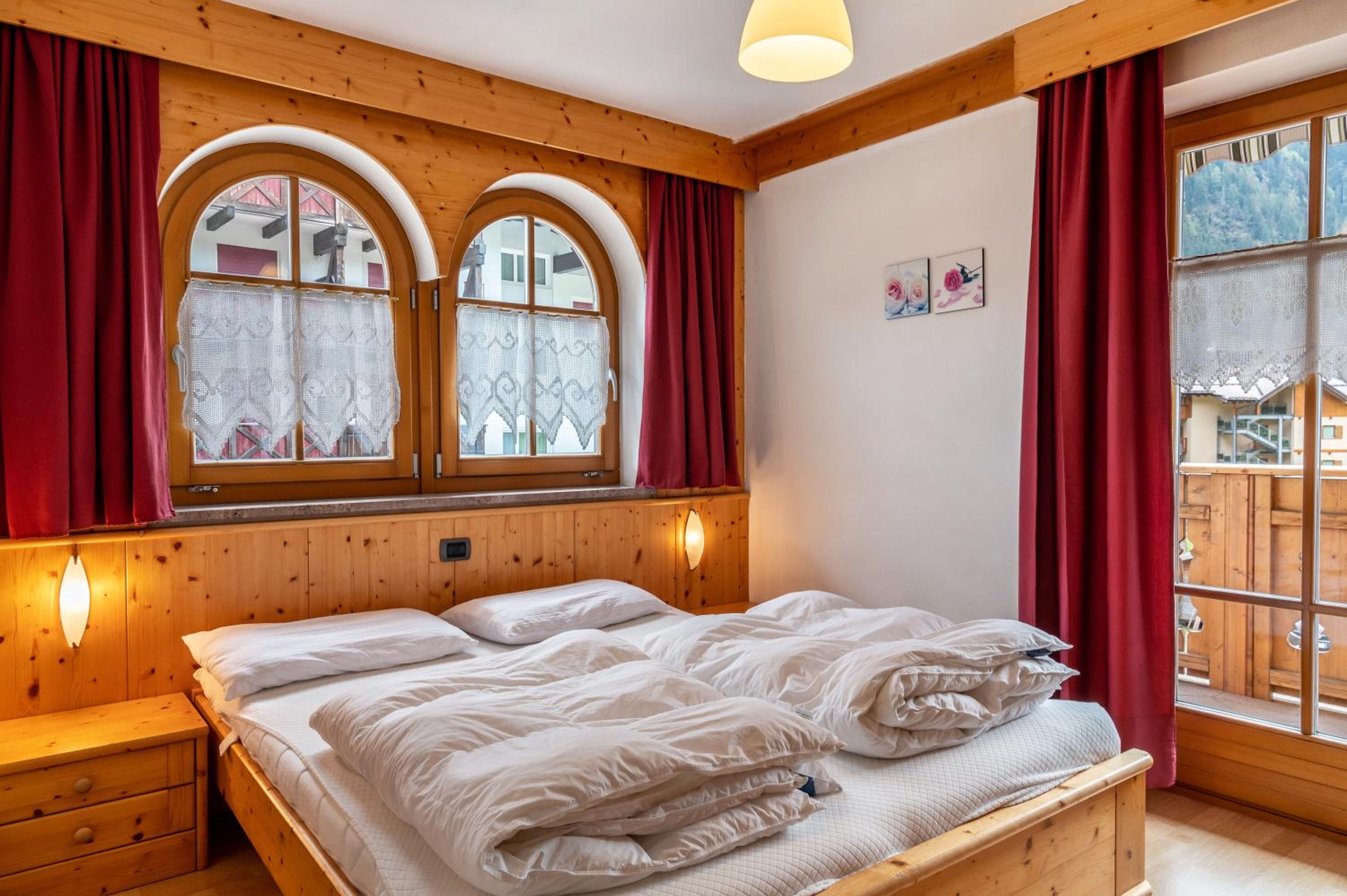 Two-Bedroom Deluxe Apartment with Balcony photo 1
