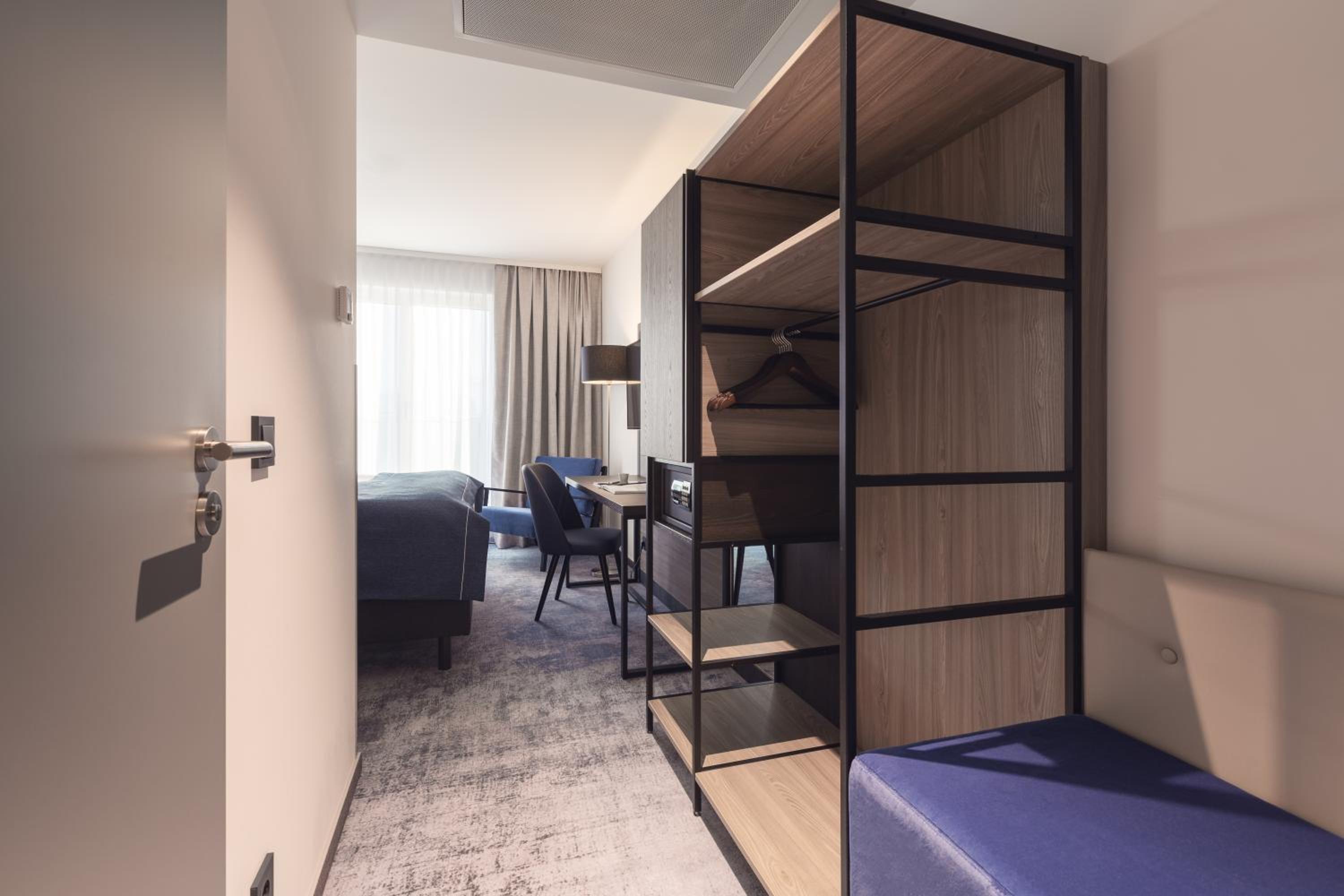 Standard Twin Room - Photo 12