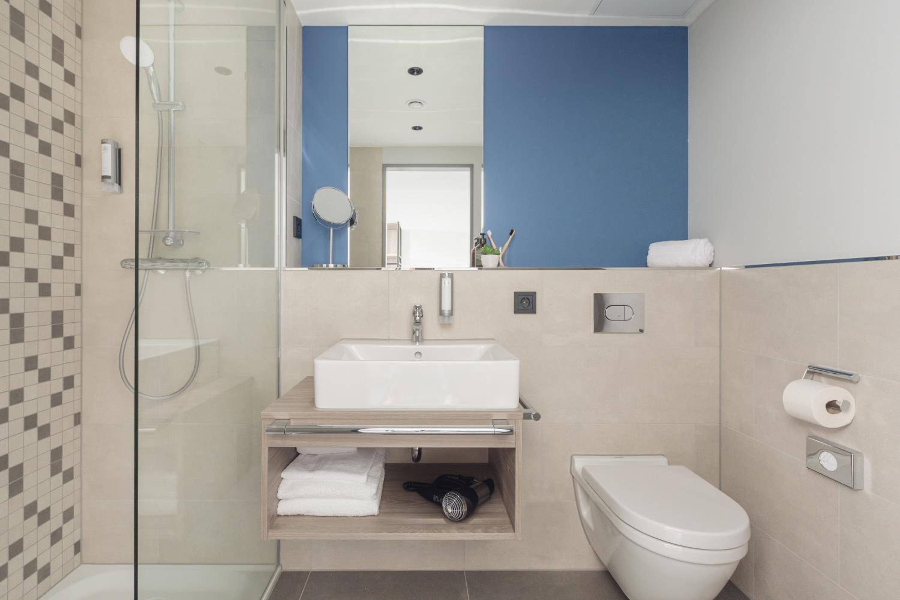 Standard Twin Room - Photo 13