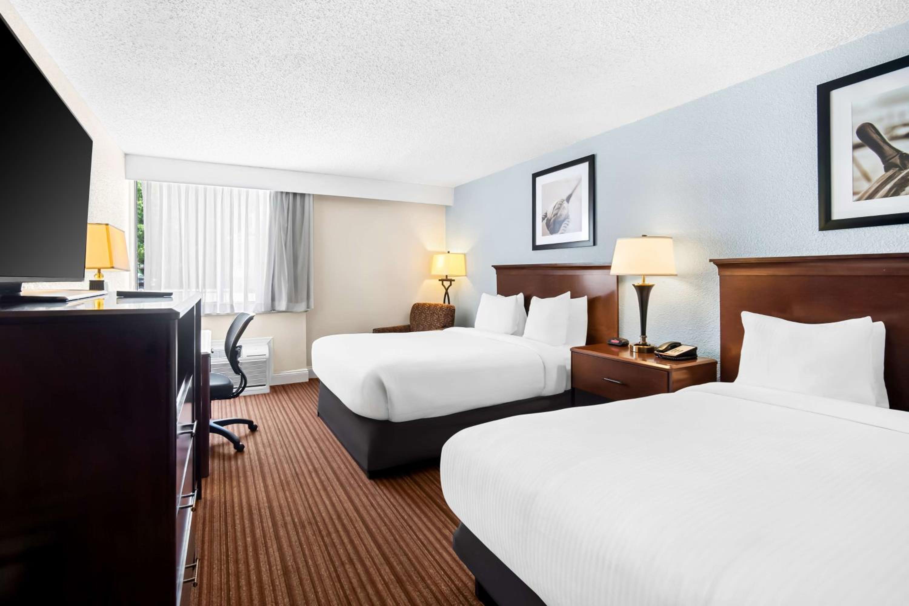 Large Queen Room with Two Queen Beds - Non-Smoking - Photo 1