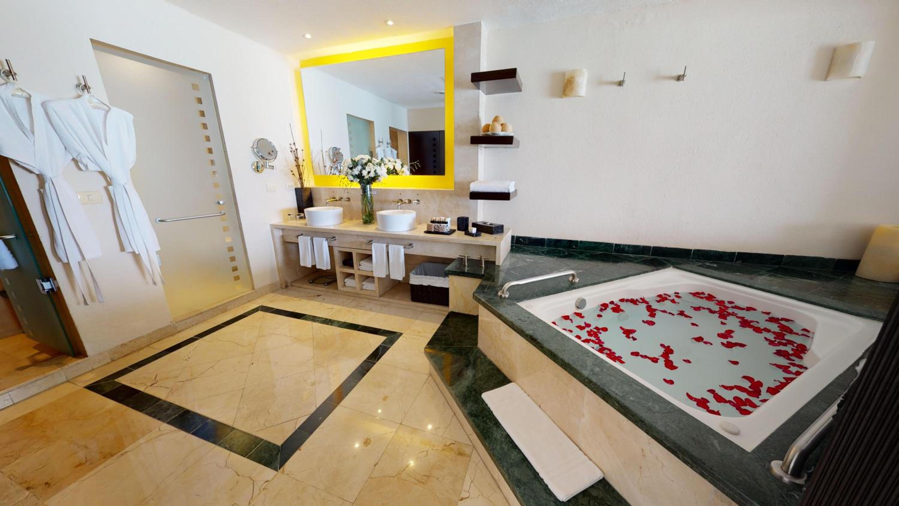 Royal Suite King Jacuzzi (adults only +18)