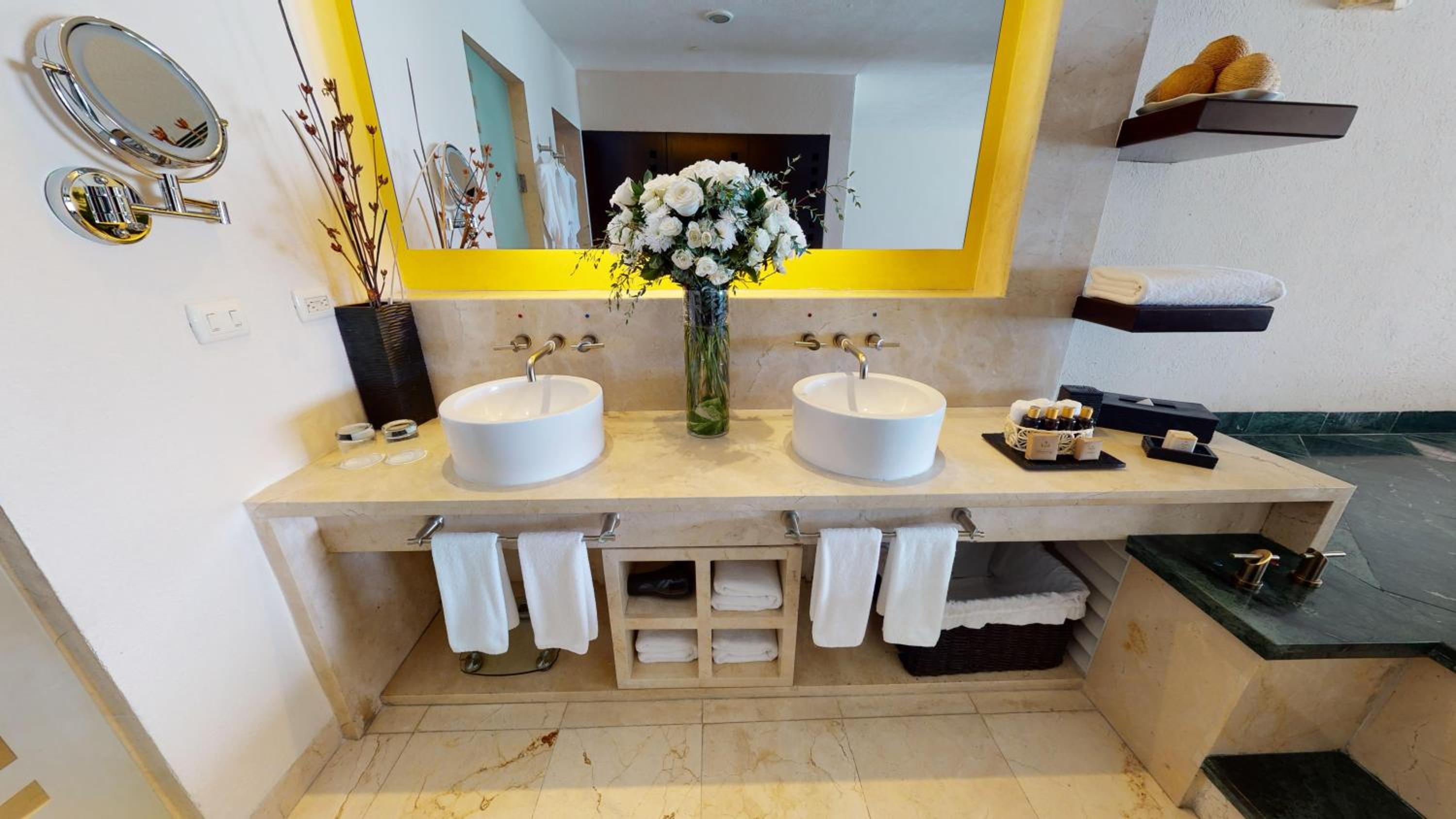 Royal Suite King Jacuzzi (adults only +18)