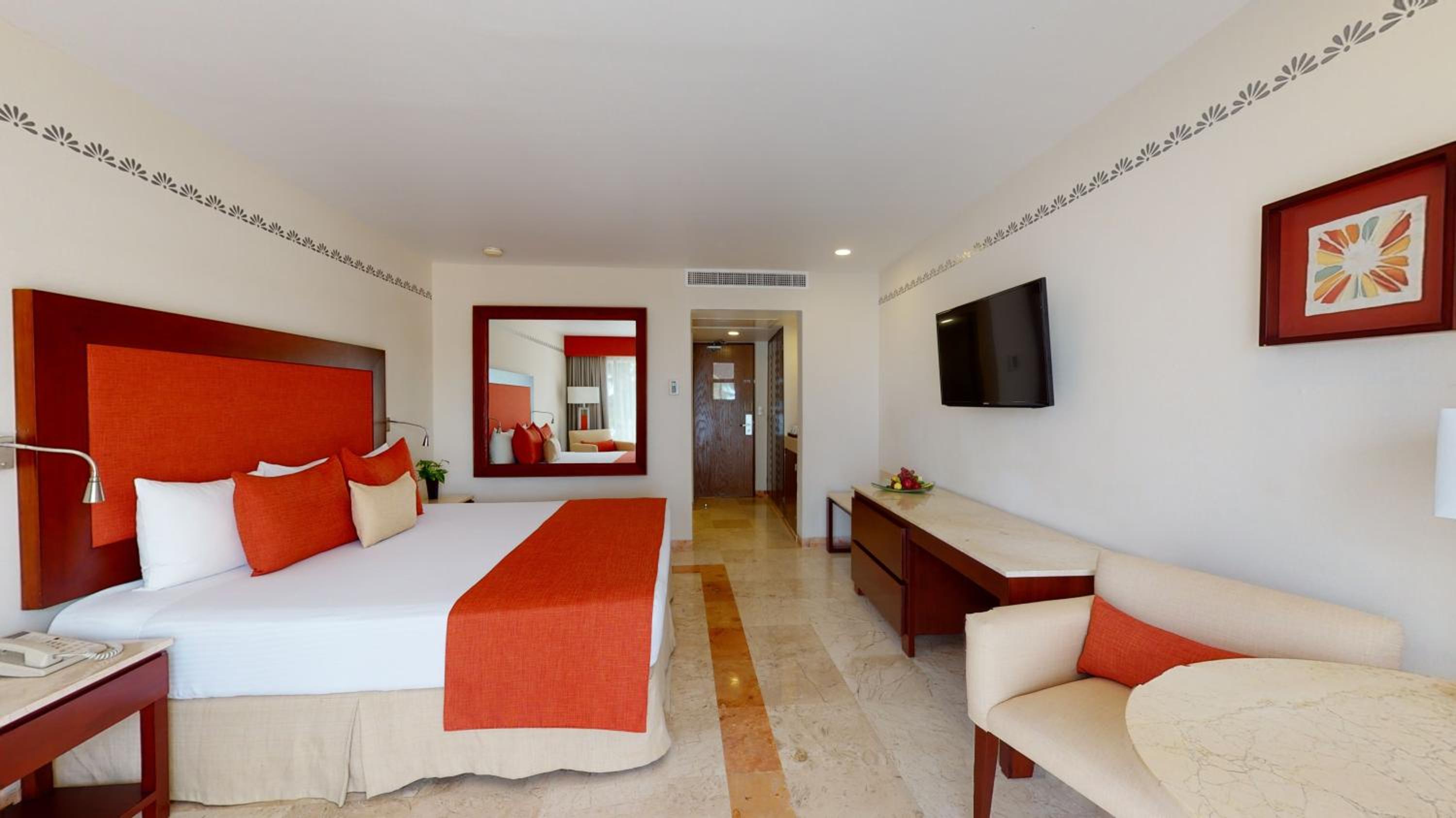 Deluxe Swim-Up Ocean View (Adults Only)