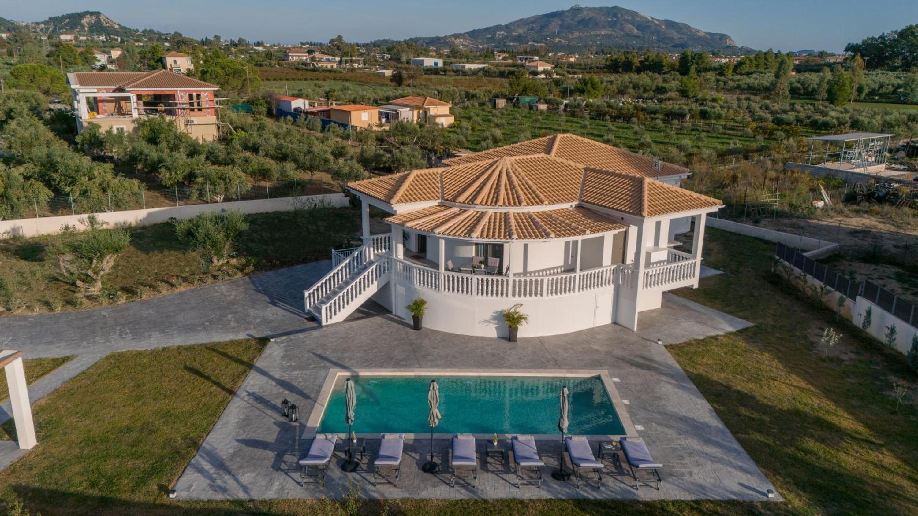 Three-Bedroom Villa photo 3