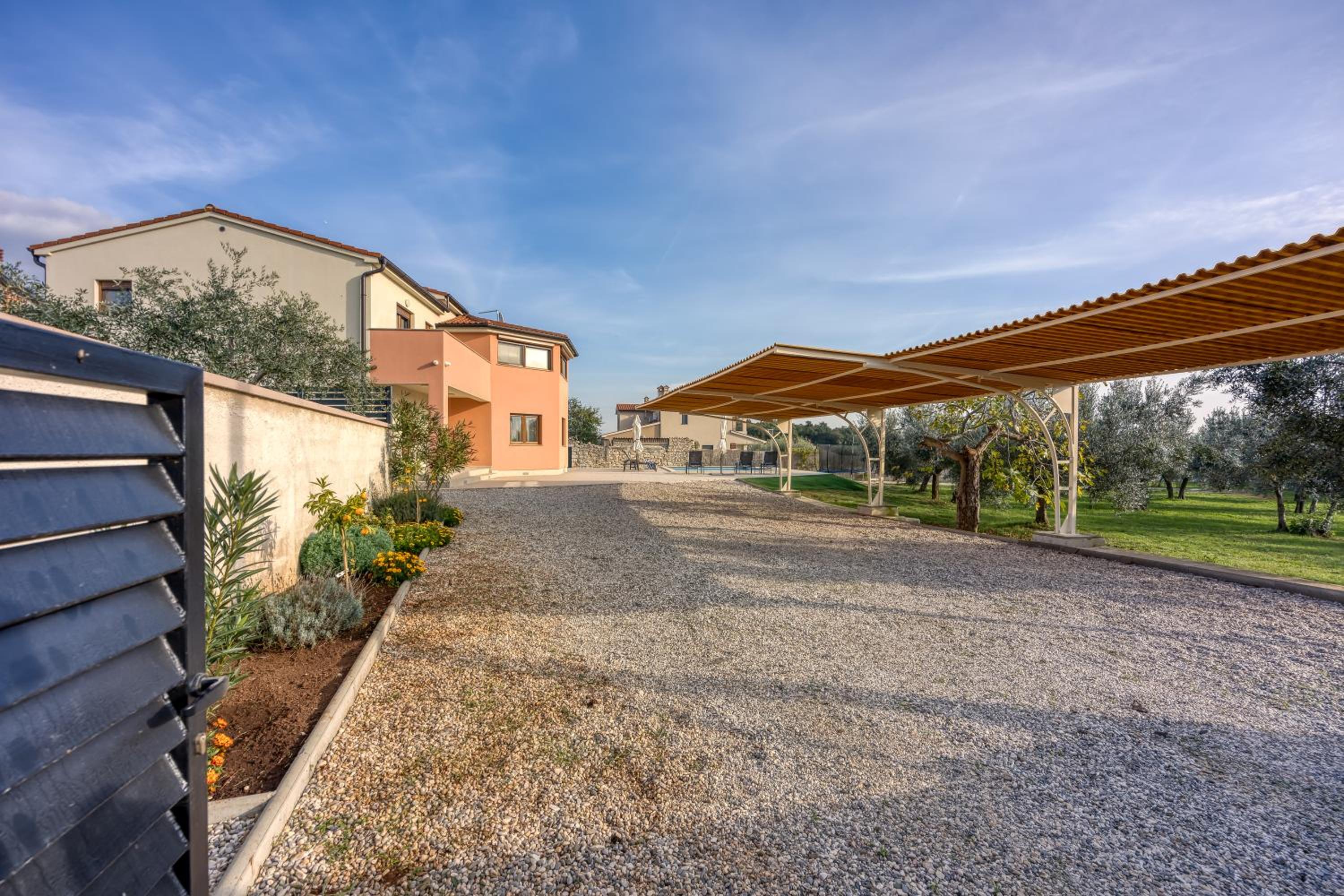 Villa photo 3