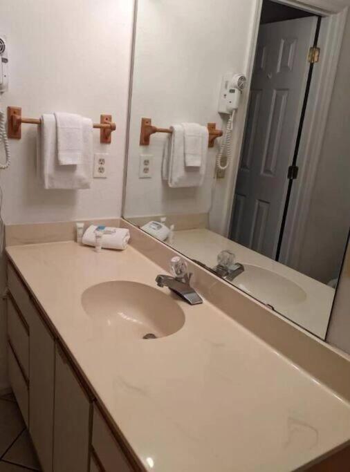 Three-Bedroom Apartment photo 2
