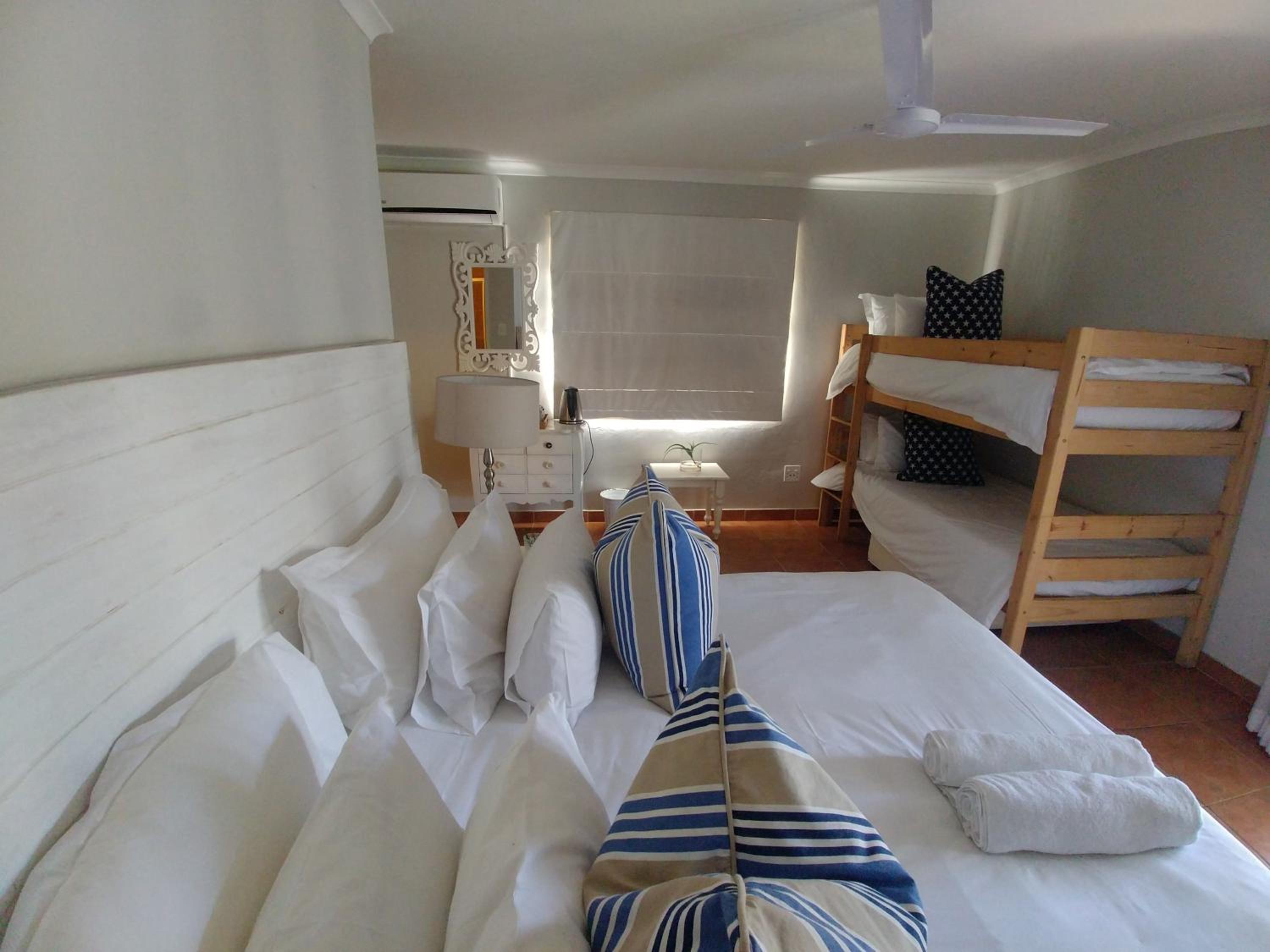 Four-Bedroom House photo 2