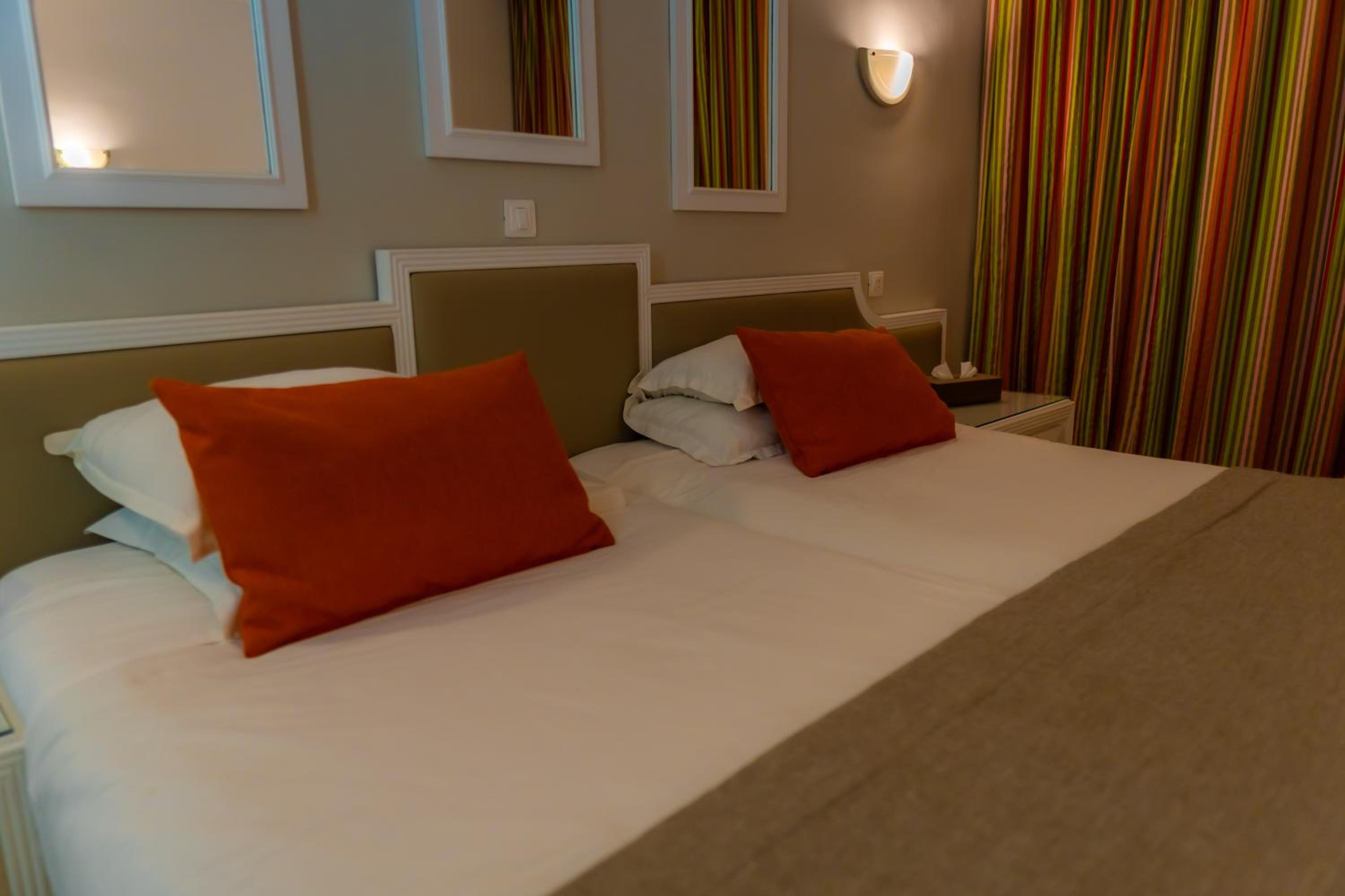 Standard Triple Room with Sea View - Photo 5