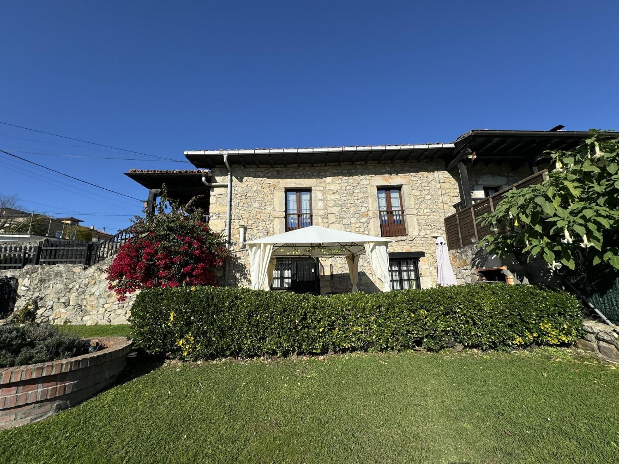 Three-Bedroom House photo 2