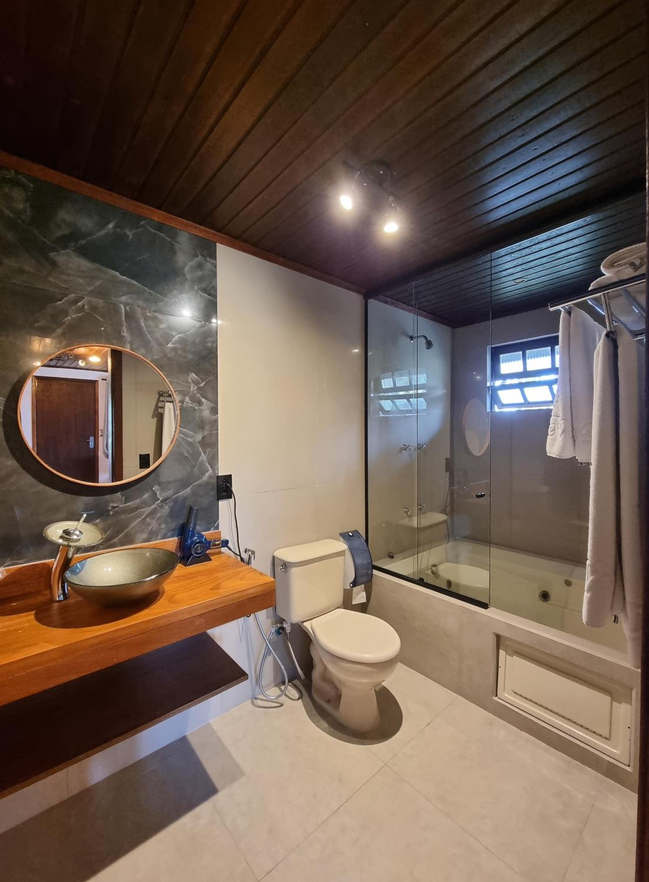 Deluxe Suite with Spa Bath photo 3