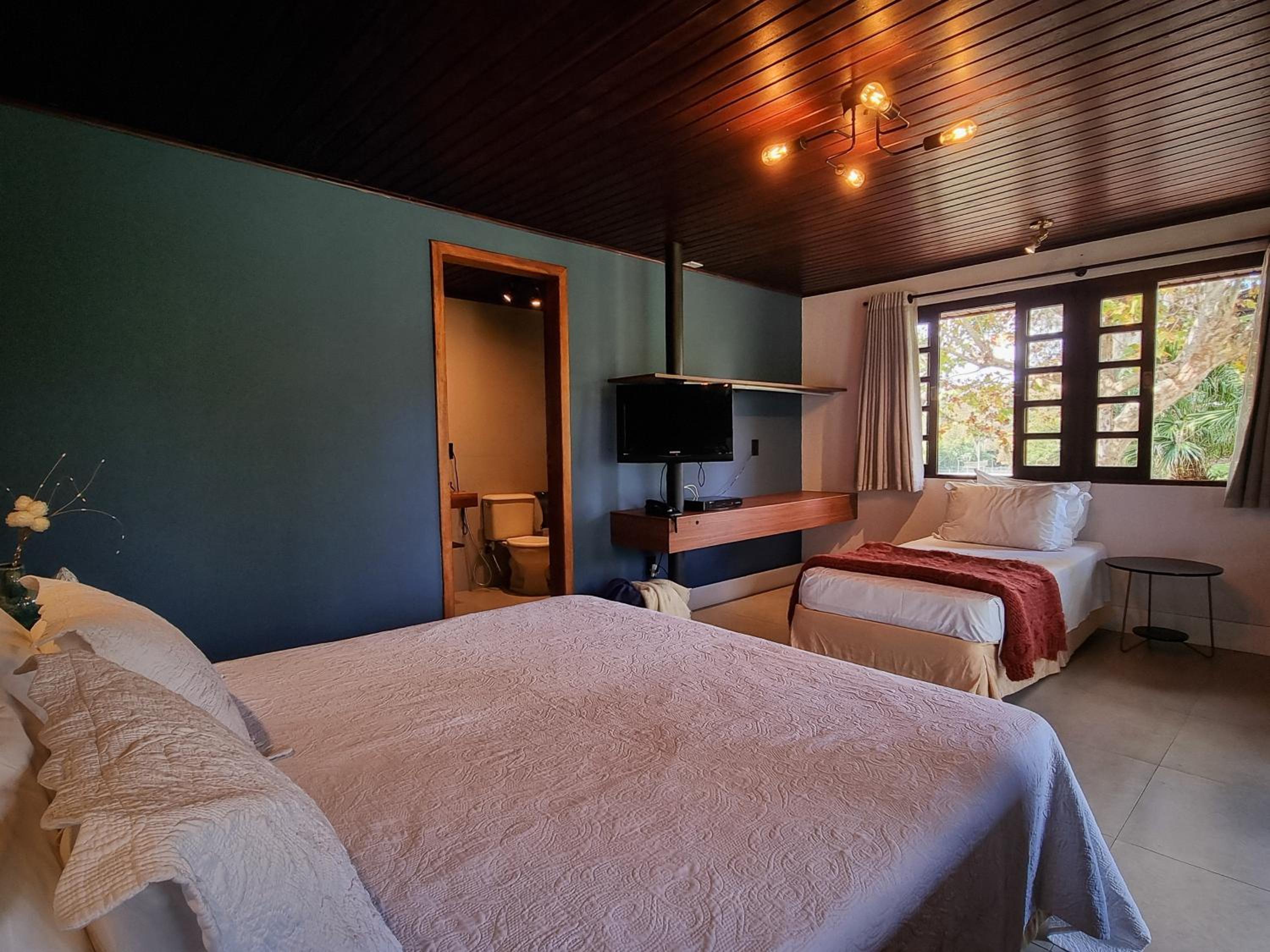 Deluxe Suite with Spa Bath photo 2