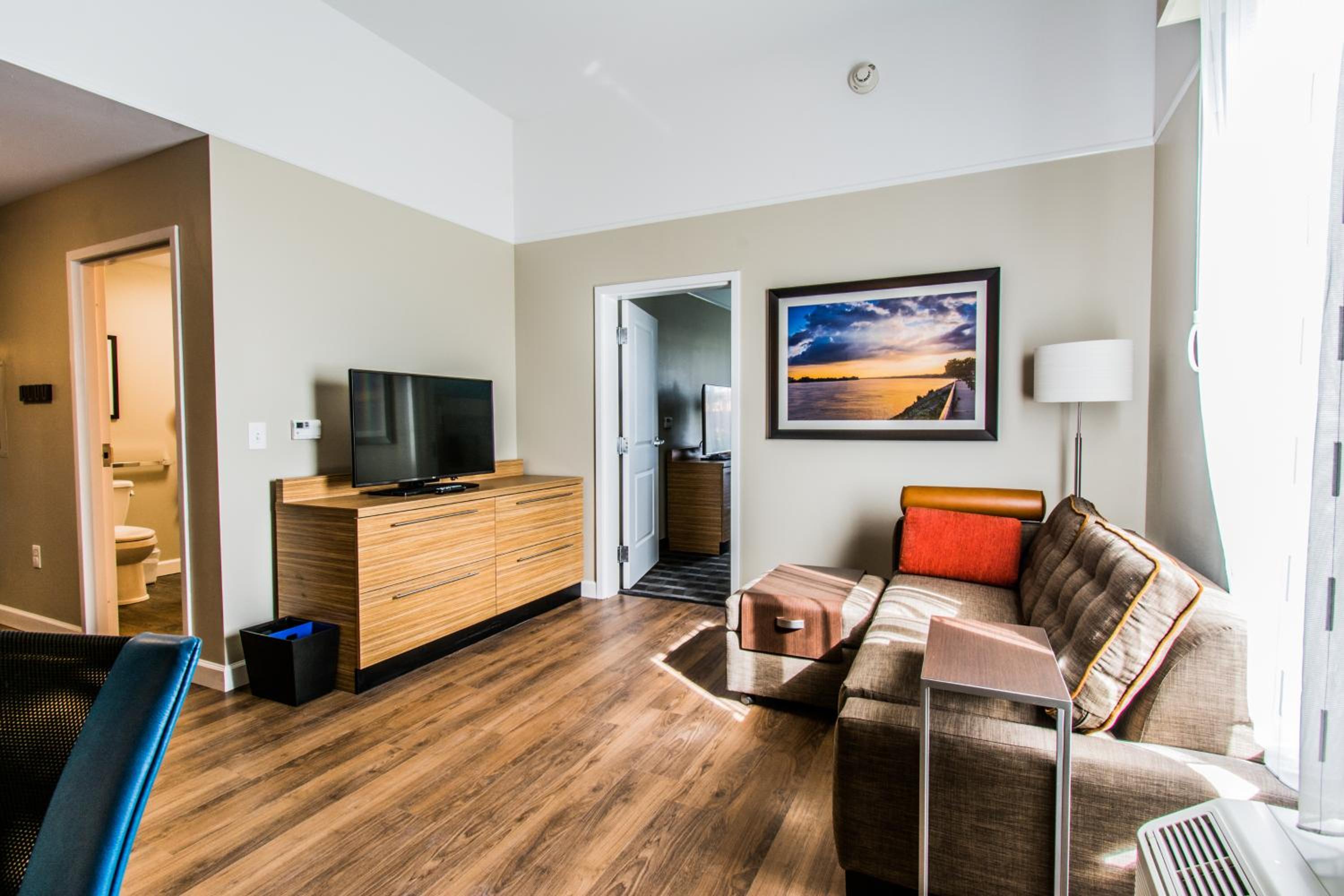 One-Bedroom King Suite with Sofa Bed and Roll-in Shower - Mobility Accessible photo 2