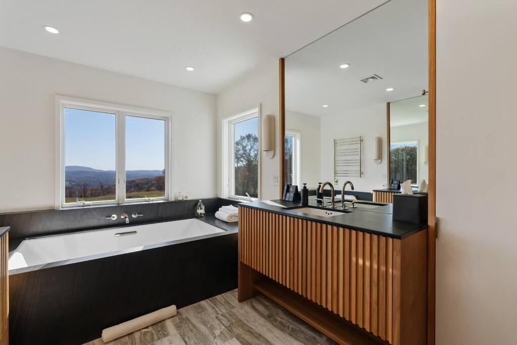 Four-Bedroom House photo 2