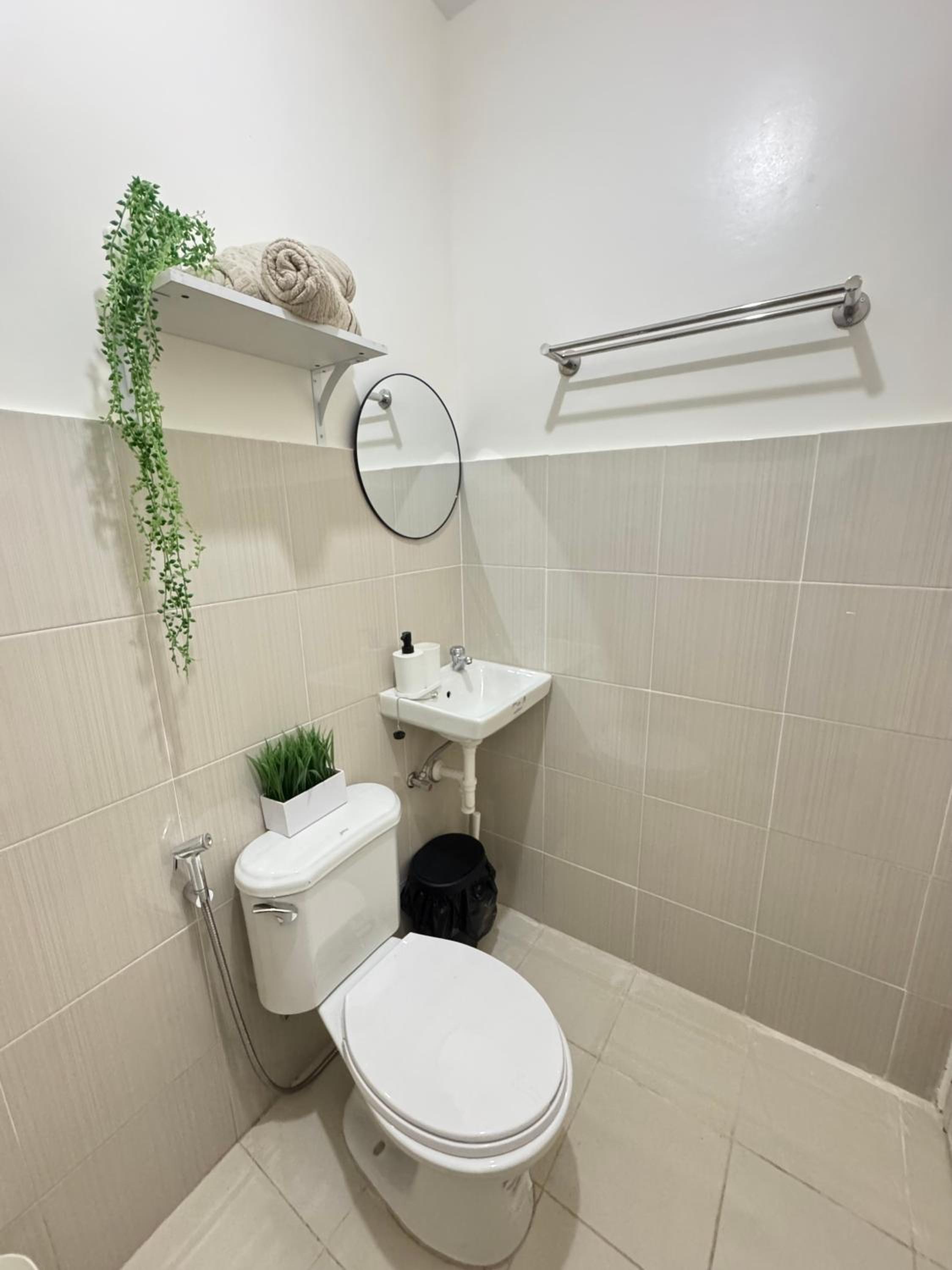 One-Bedroom Apartment photo 3